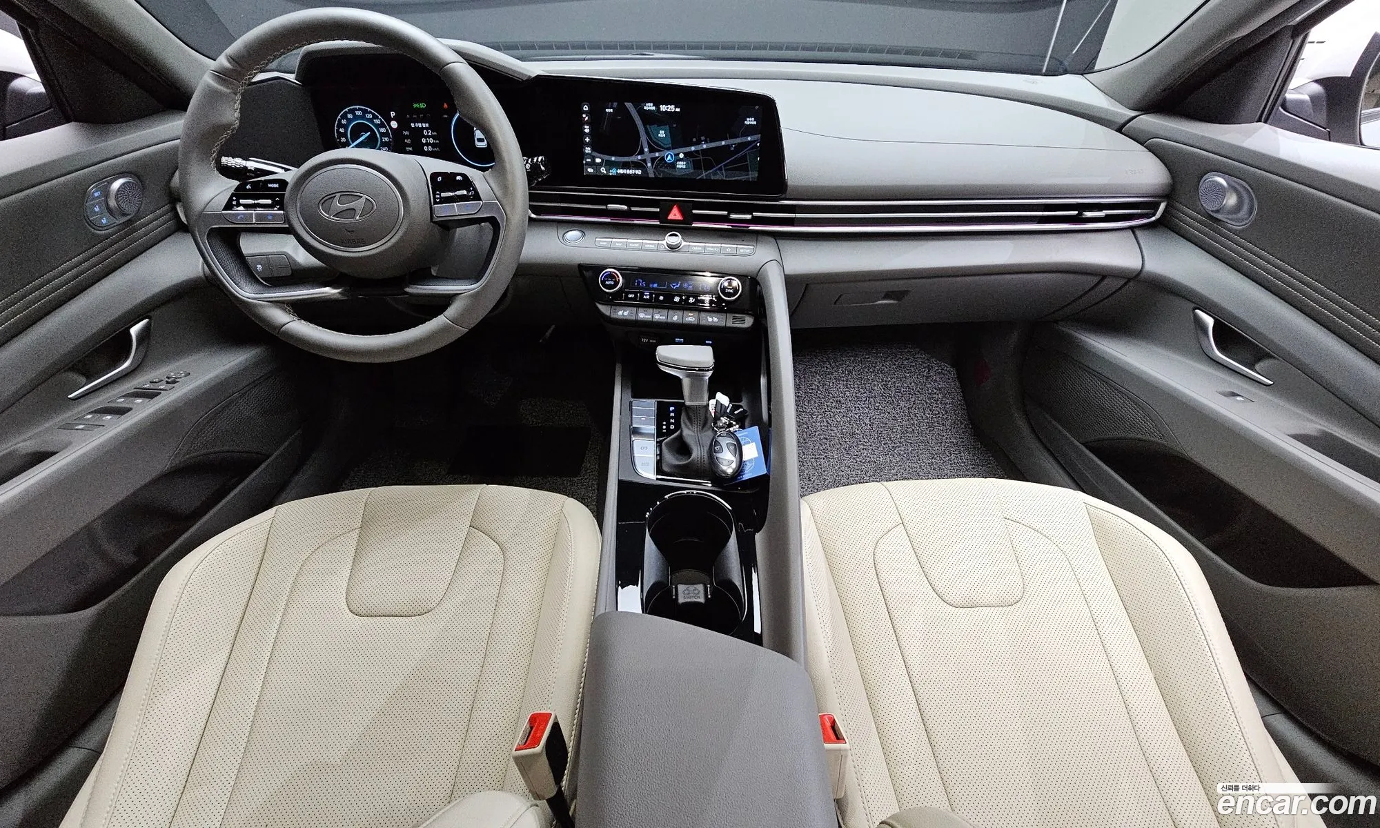 Hyundai Elantra 2025 — 18