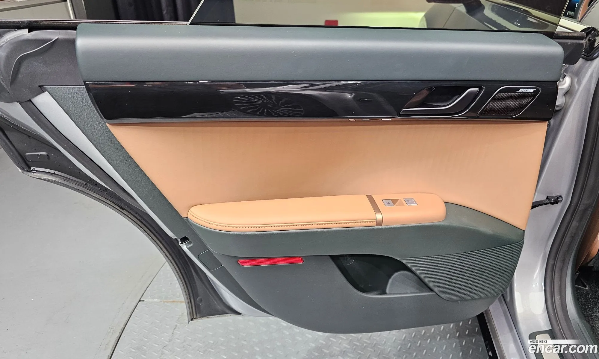 Hyundai Grandeur Hybrid 2023 — 32
