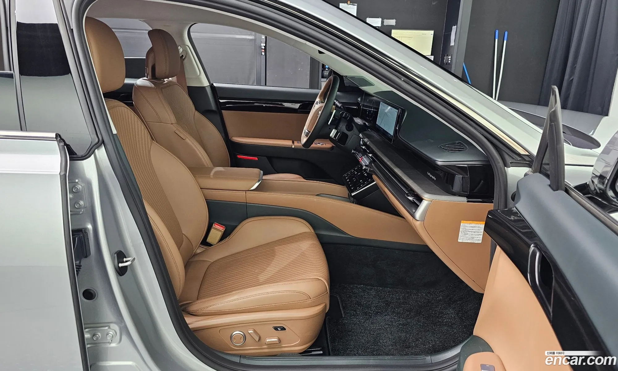 Hyundai Grandeur Hybrid 2023 — 30