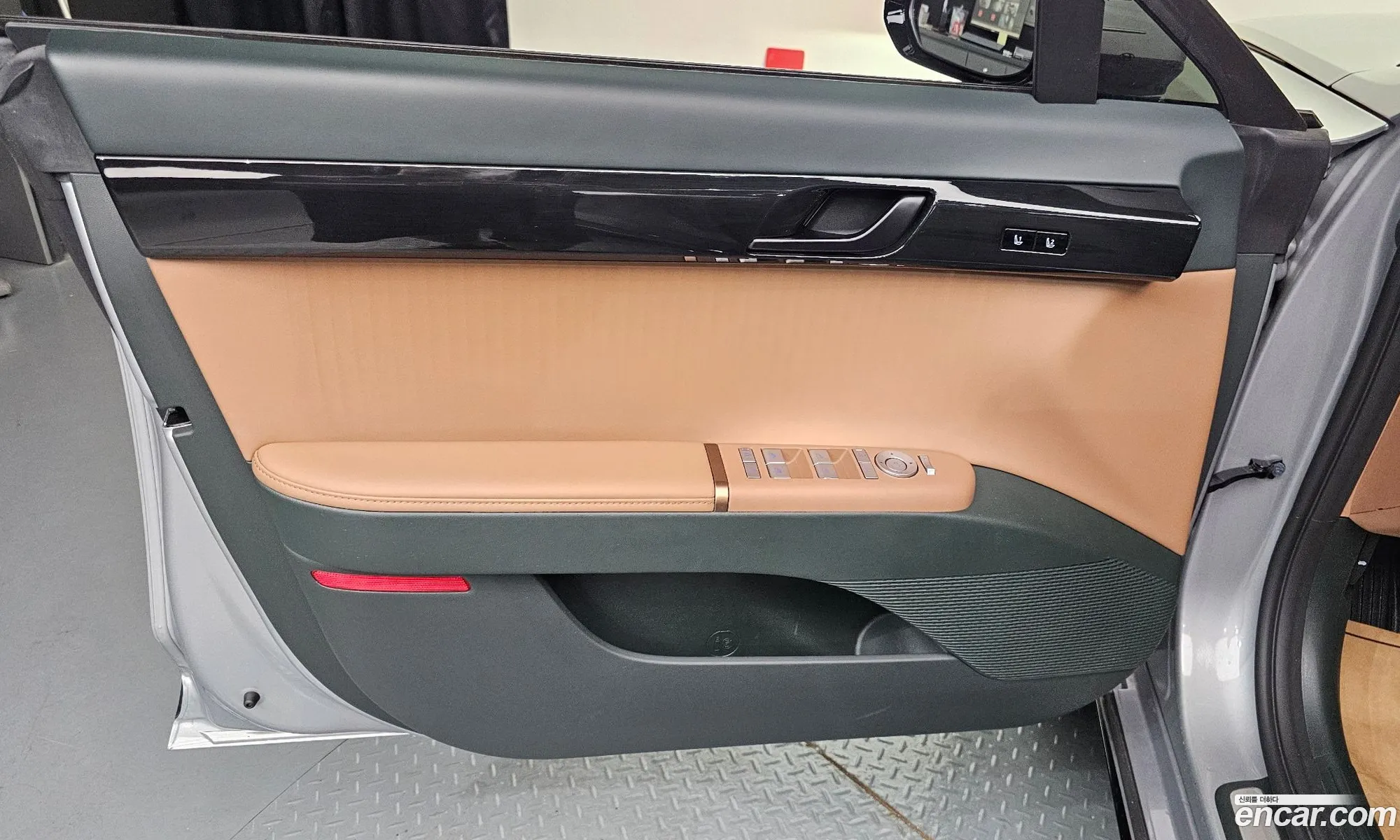 Hyundai Grandeur Hybrid 2023 — 10