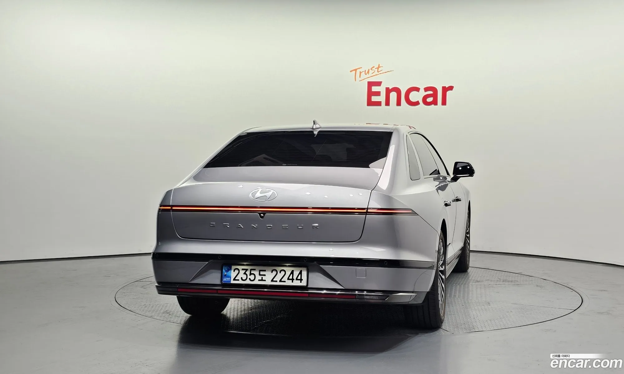Hyundai Grandeur Hybrid 2023 — 33