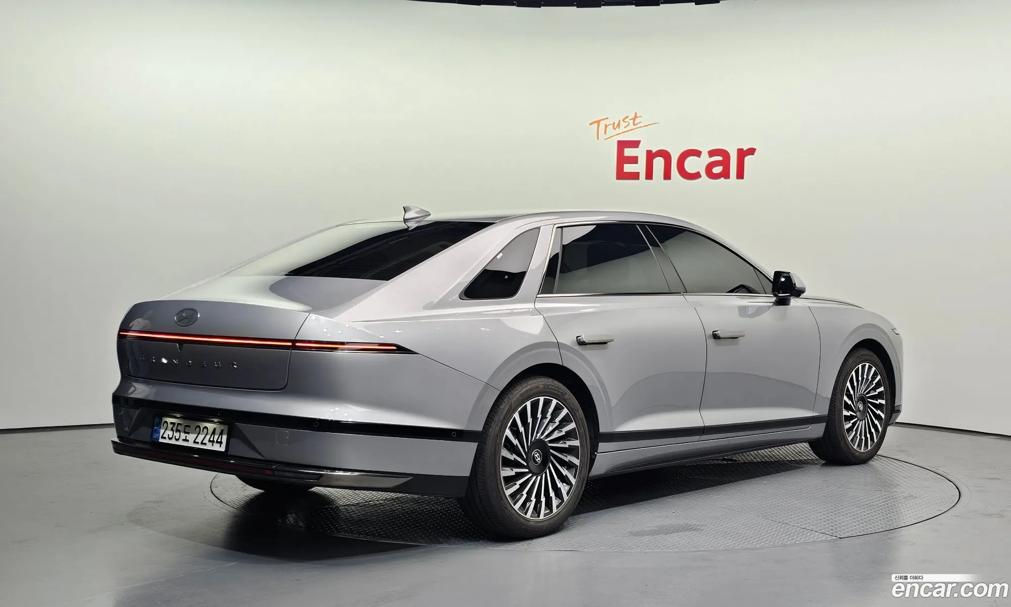 Hyundai Grandeur Hybrid 2023 — 24