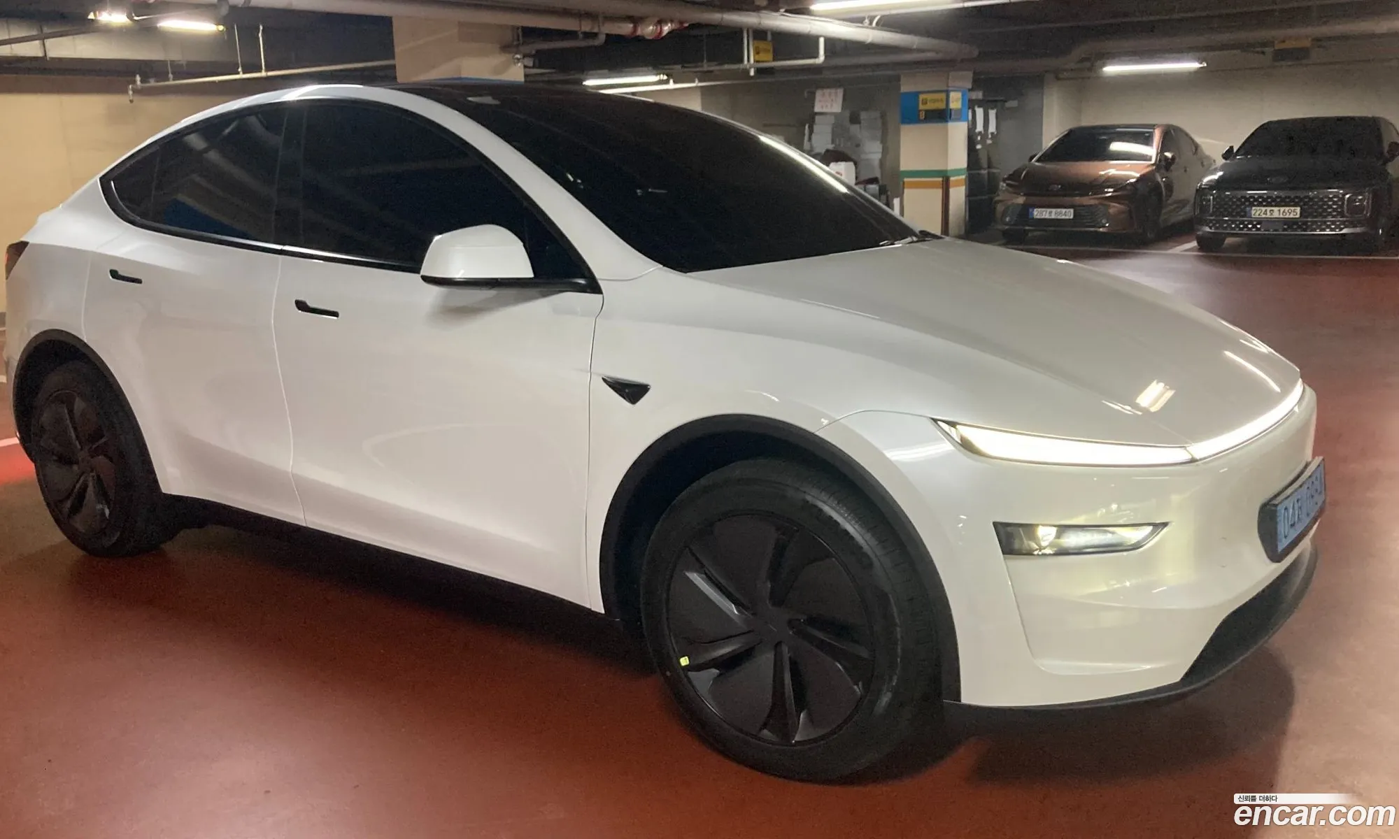 Tesla Model Y 2026 — 12