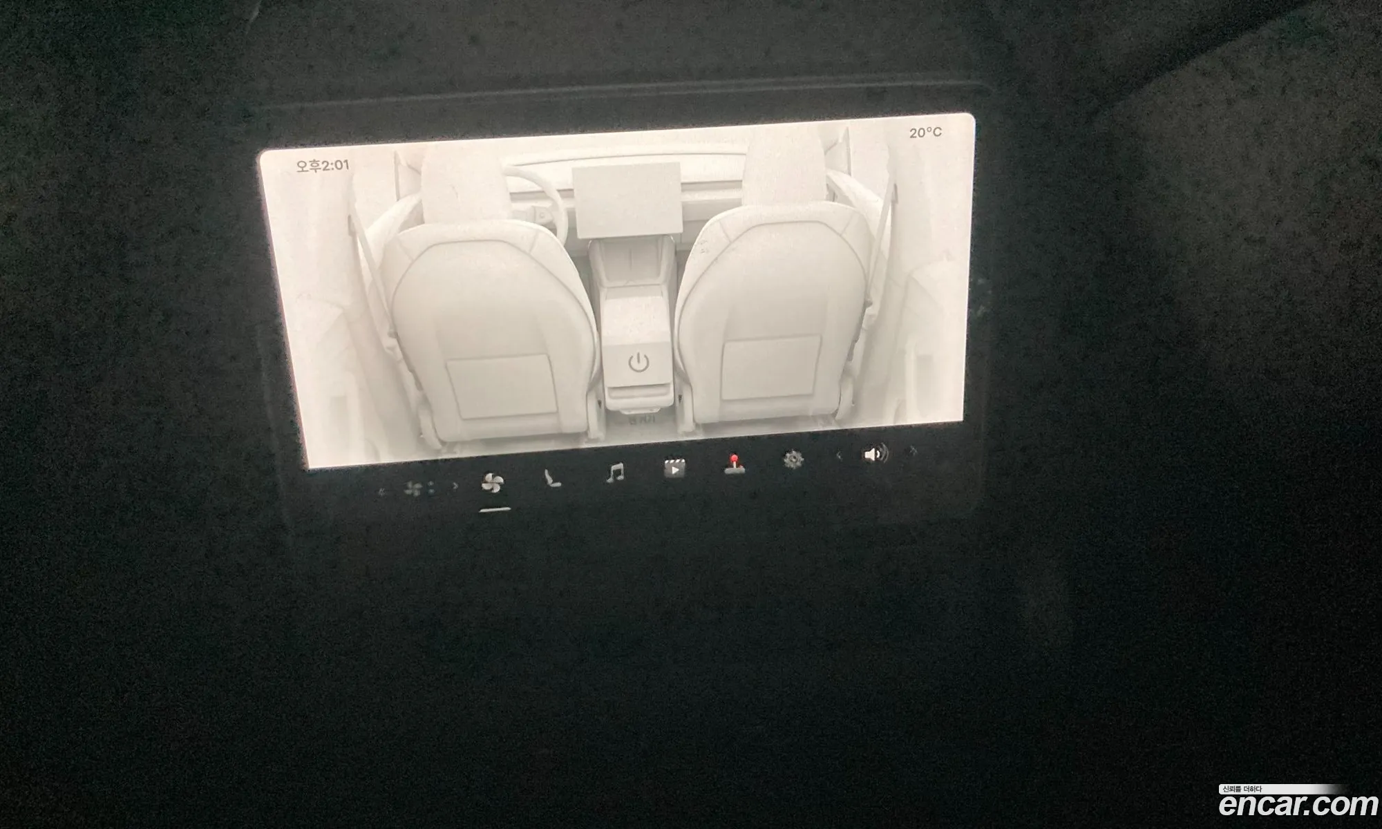Tesla Model Y 2026 — 6