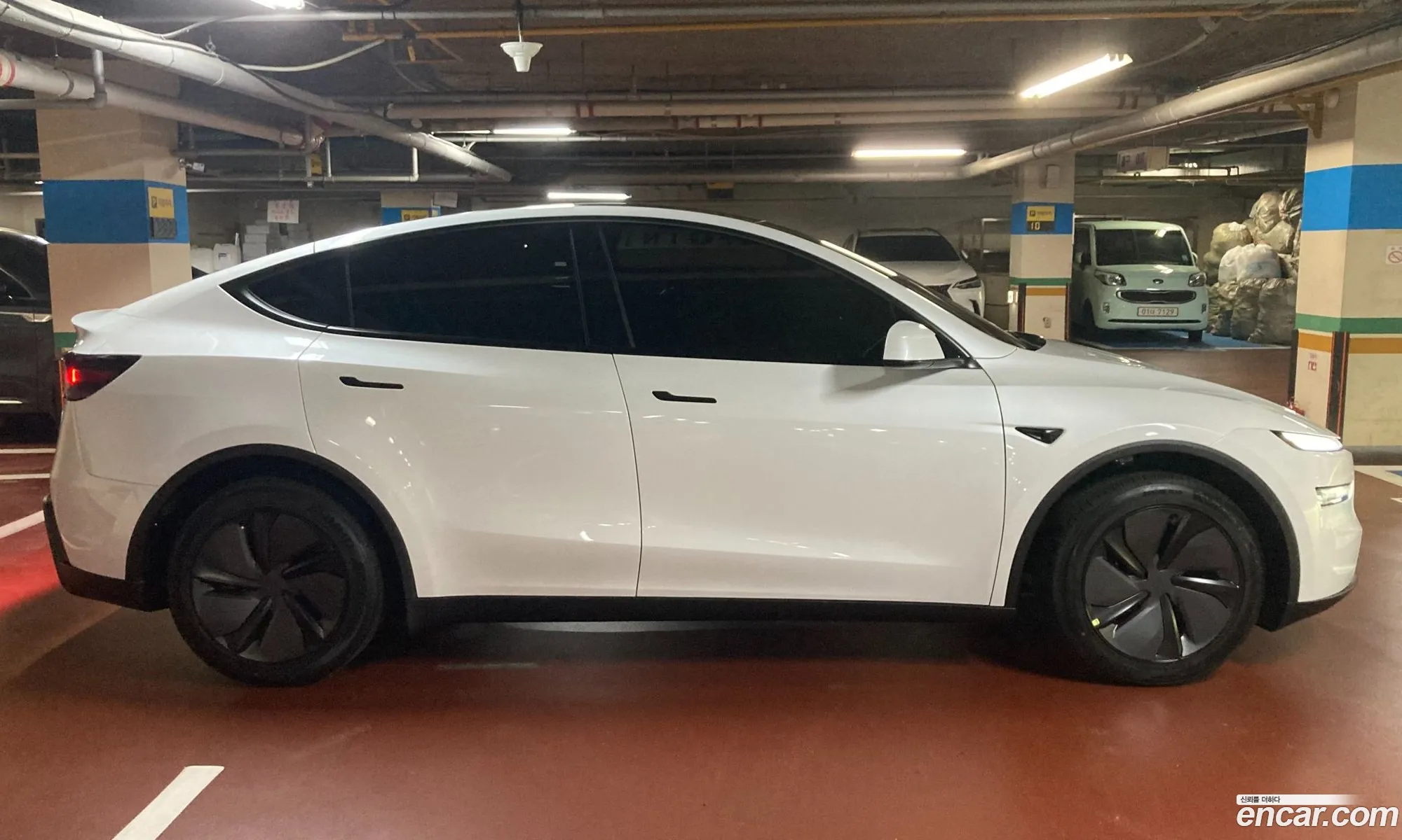 Tesla Model Y 2026 — 9