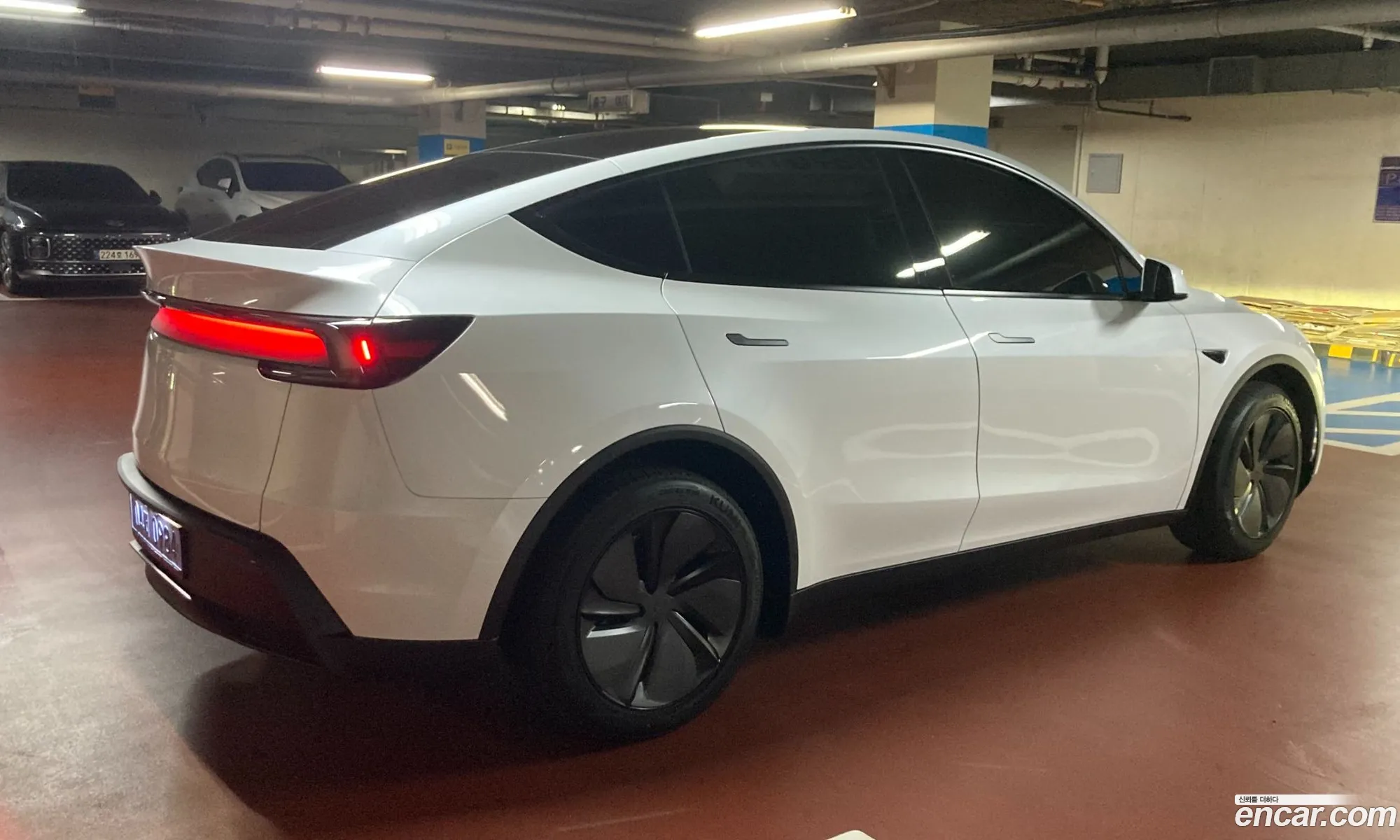 Tesla Model Y 2026 — 13