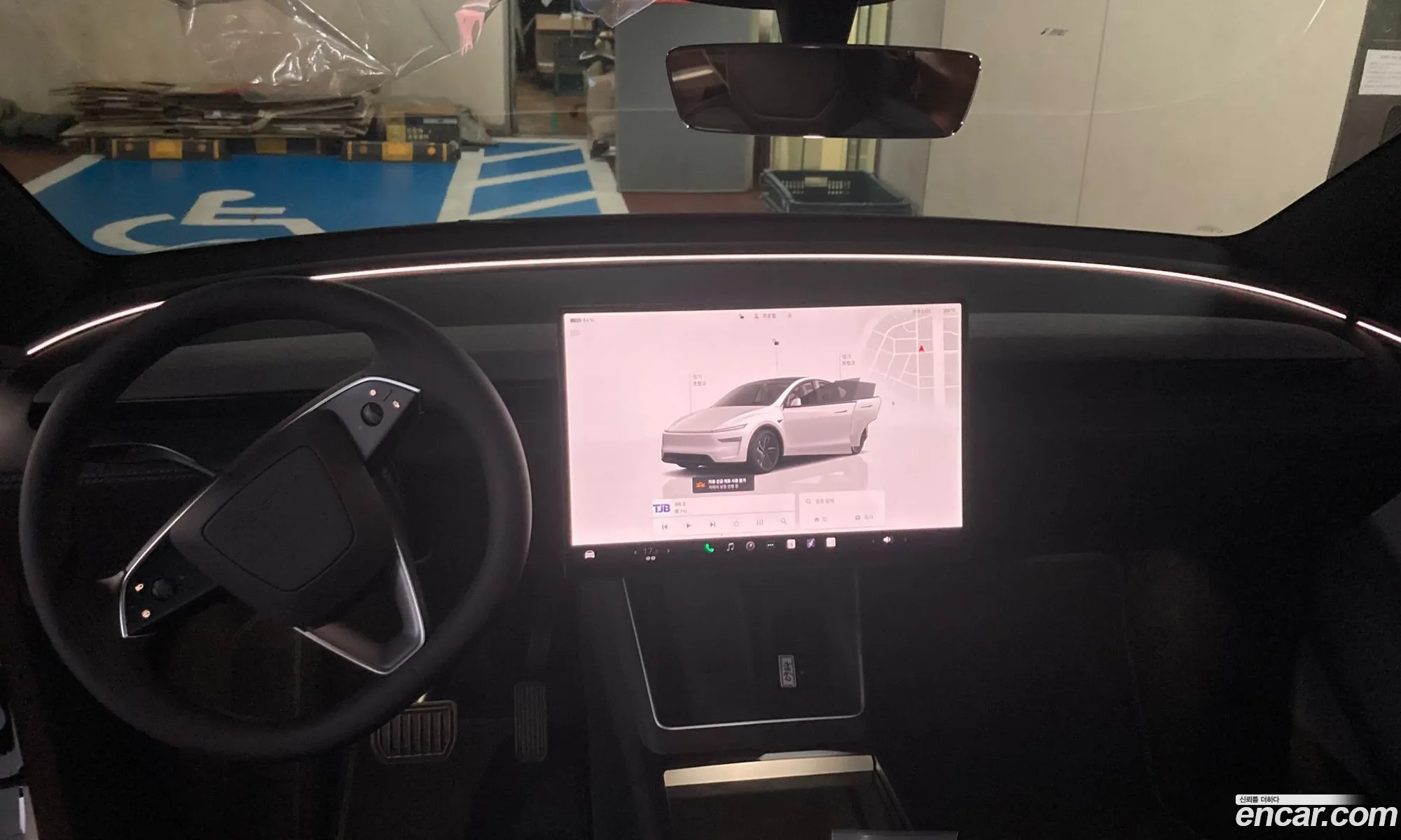 Tesla Model Y 2026 — 10