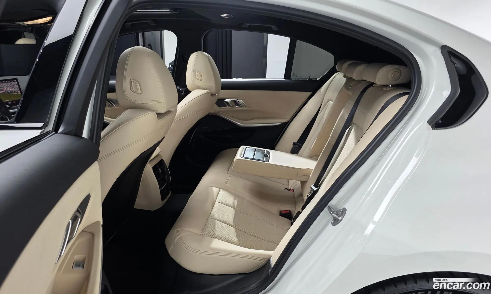BMW 3 Series 2023 — 32