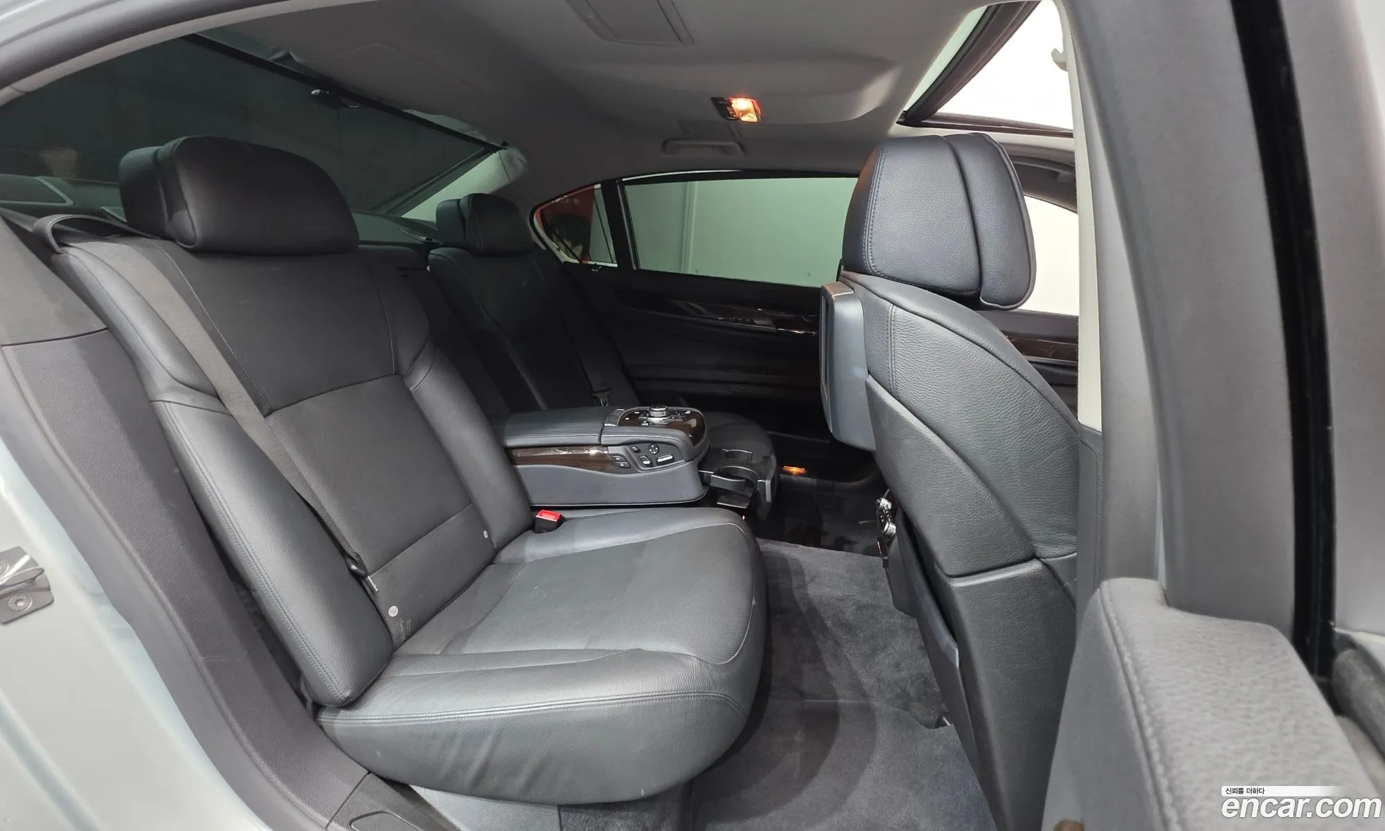 BMW 7 Series 2010 WBAKB4107AC426841 — 9