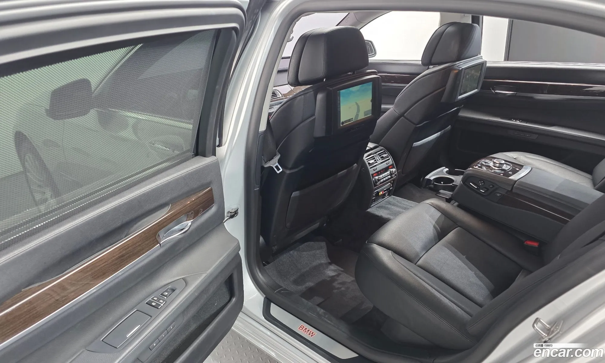 BMW 7 Series 2010 WBAKB4107AC426841 — 17