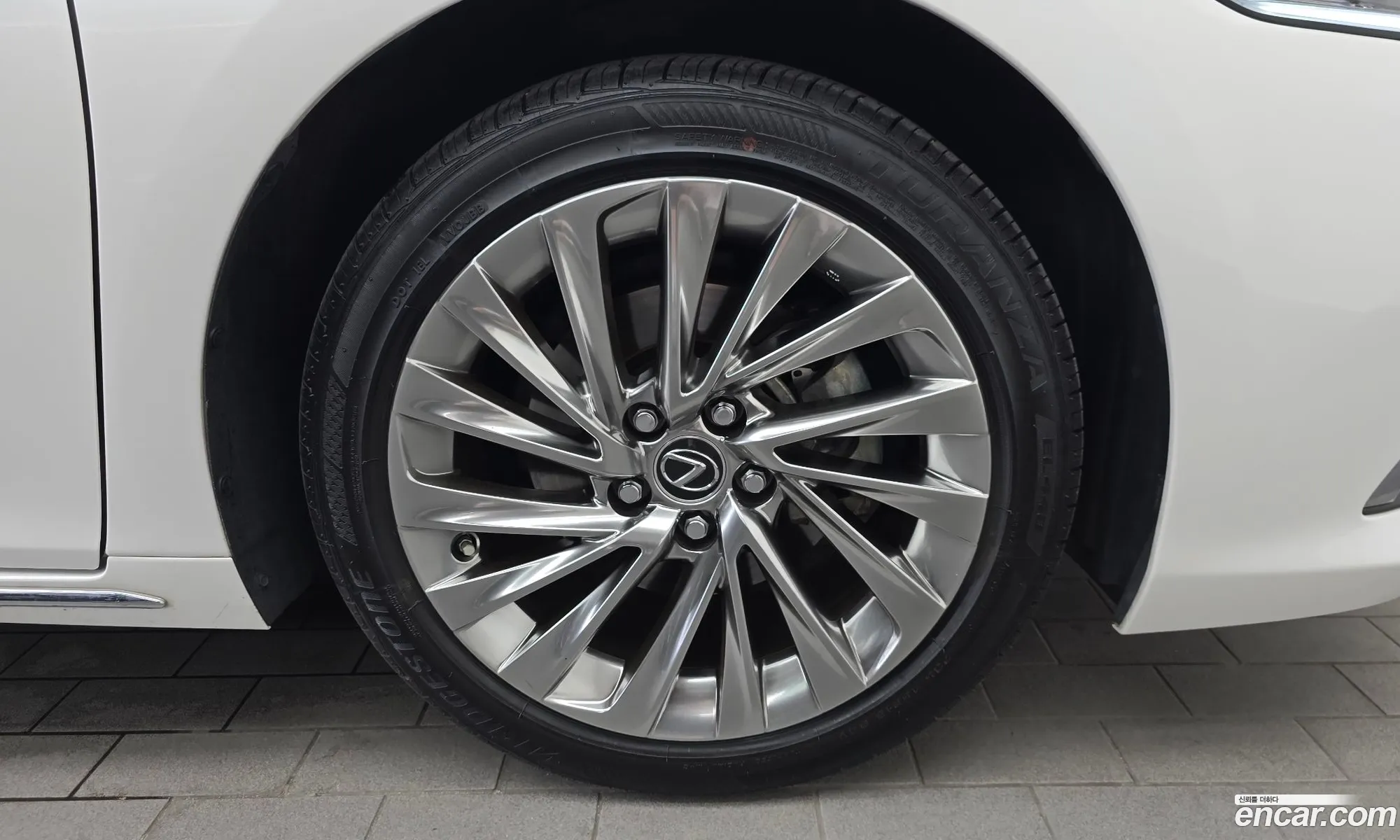 Lexus ES300h 7th Gen 2025 JTHBA1C1XT2029089 — 5
