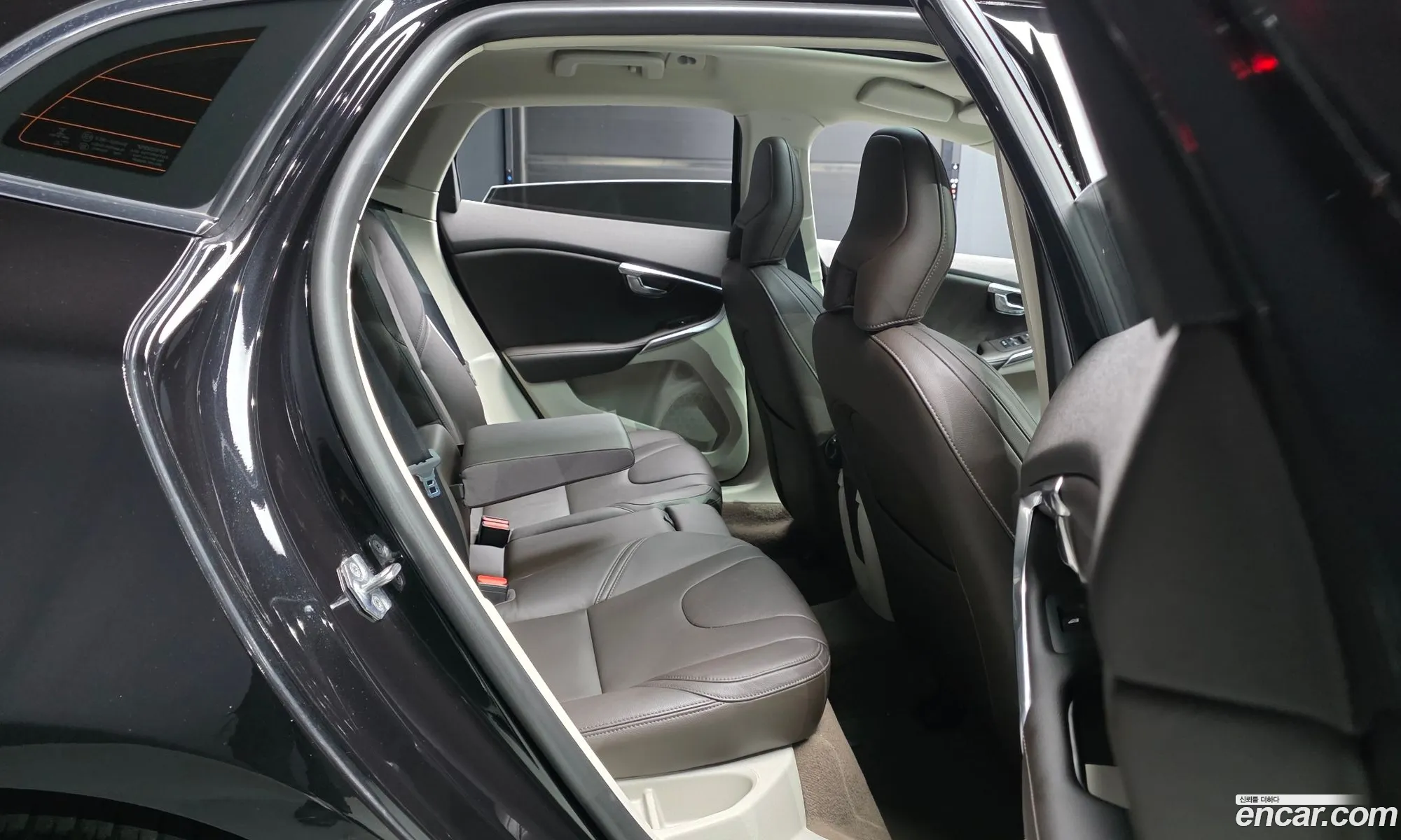Volvo V40 2016 YV1MV40LDG2316077 — 12