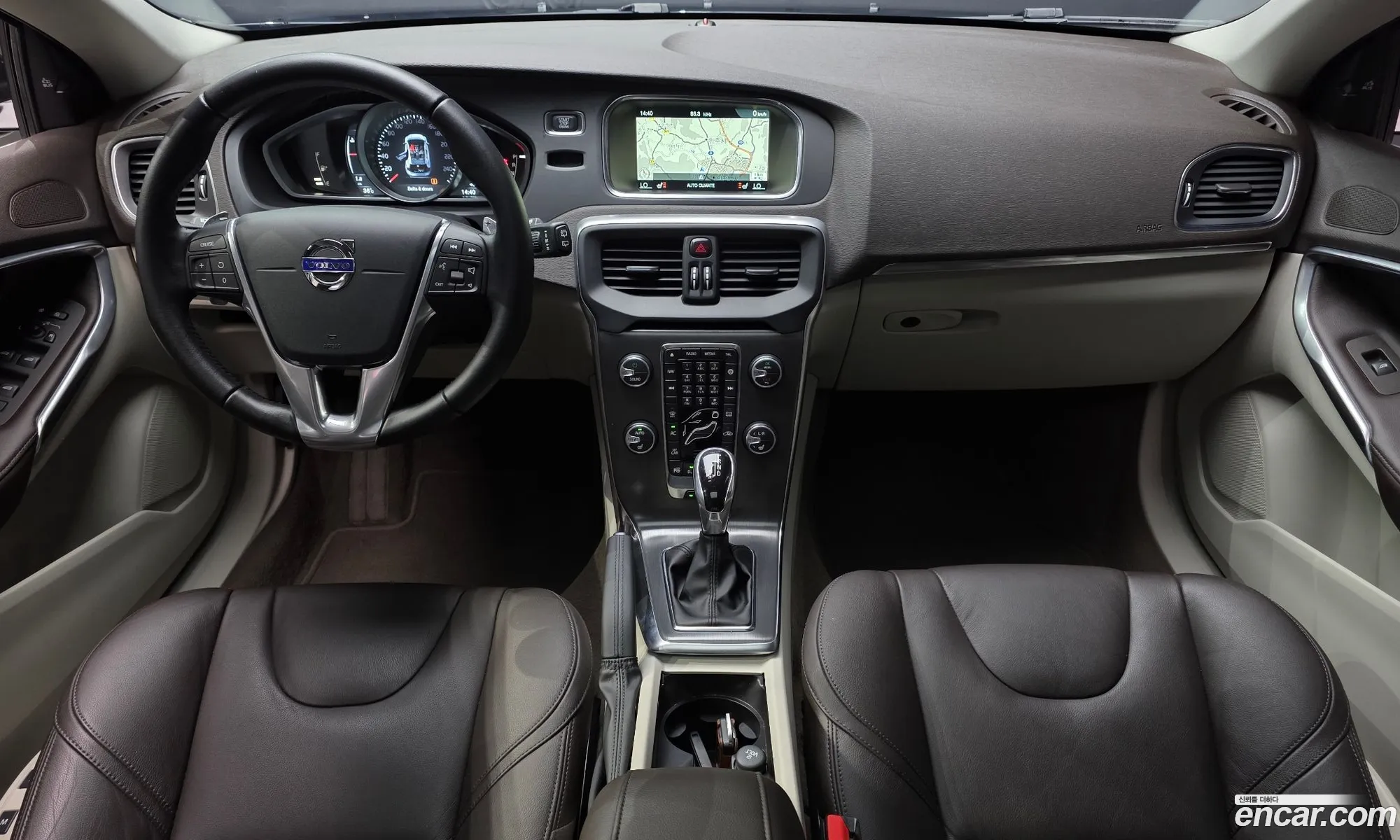 Volvo V40 2016 YV1MV40LDG2316077 — 30