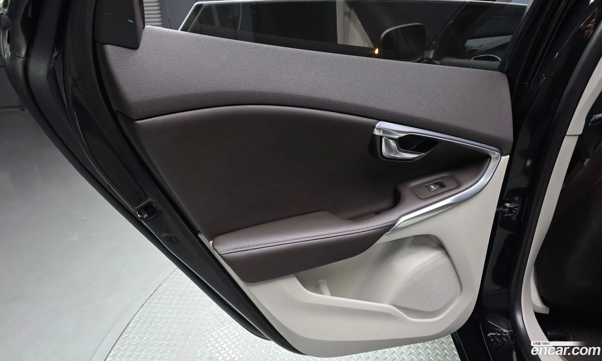 Volvo V40 2016 YV1MV40LDG2316077 — 17