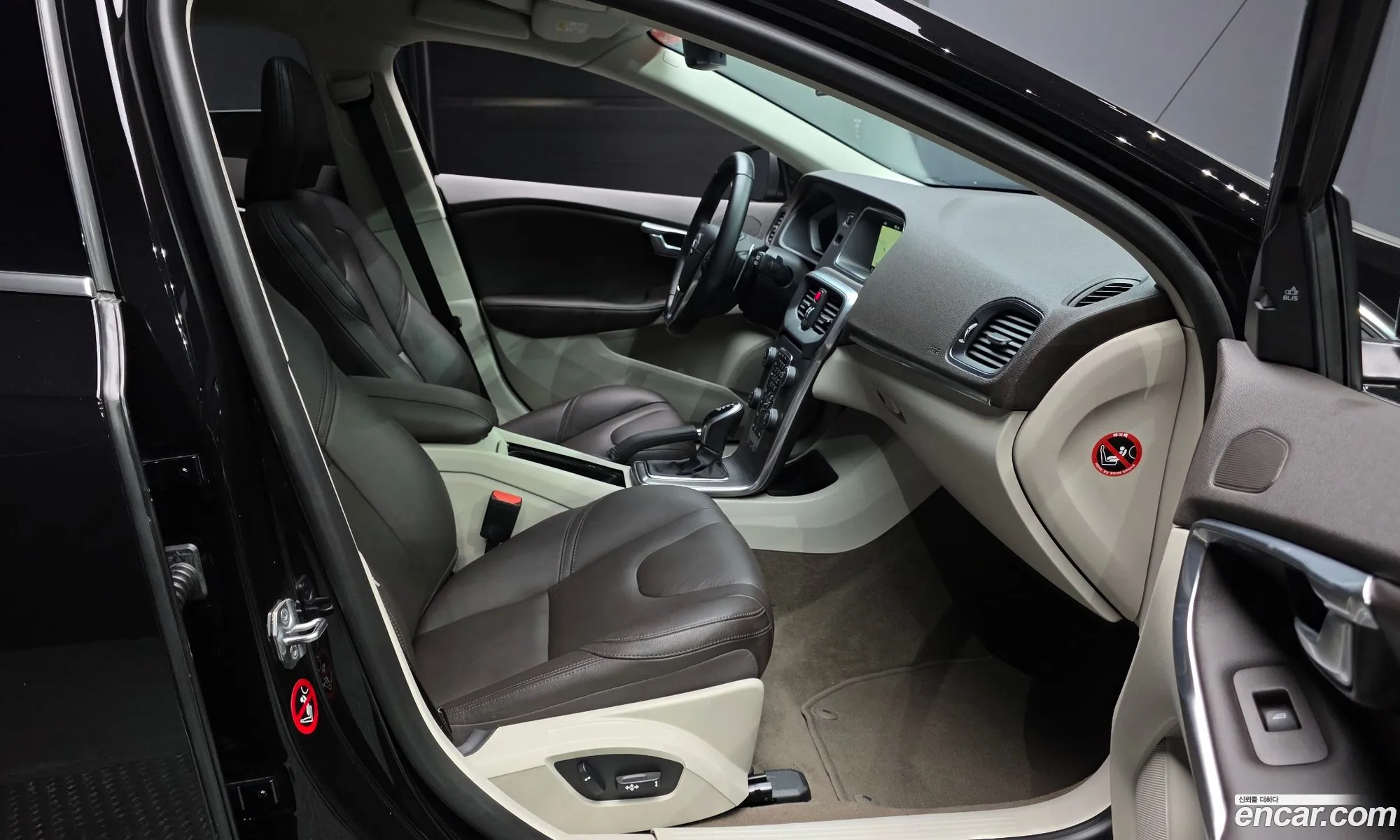 Volvo V40 2016 YV1MV40LDG2316077 — 23