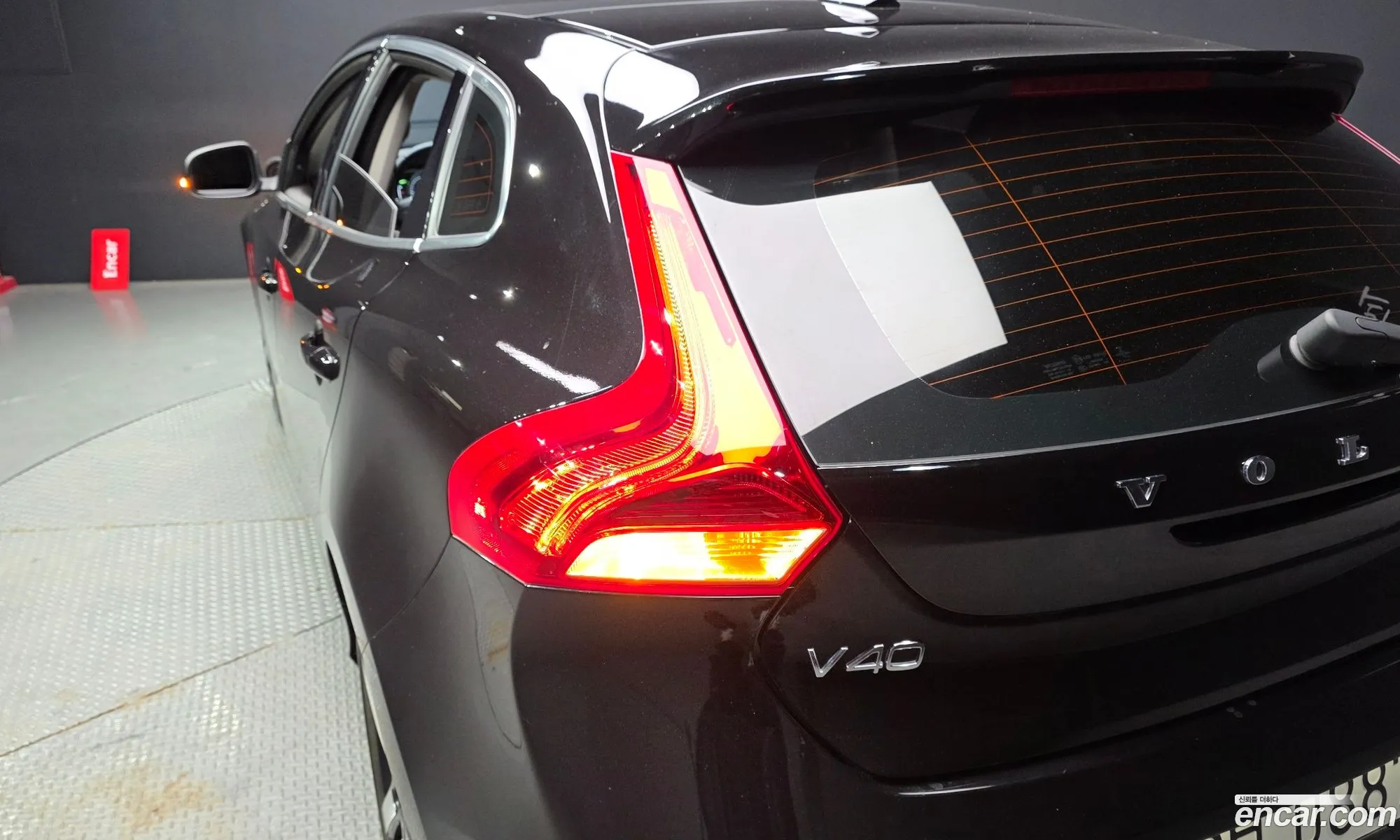 Volvo V40 2016 YV1MV40LDG2316077 — 24