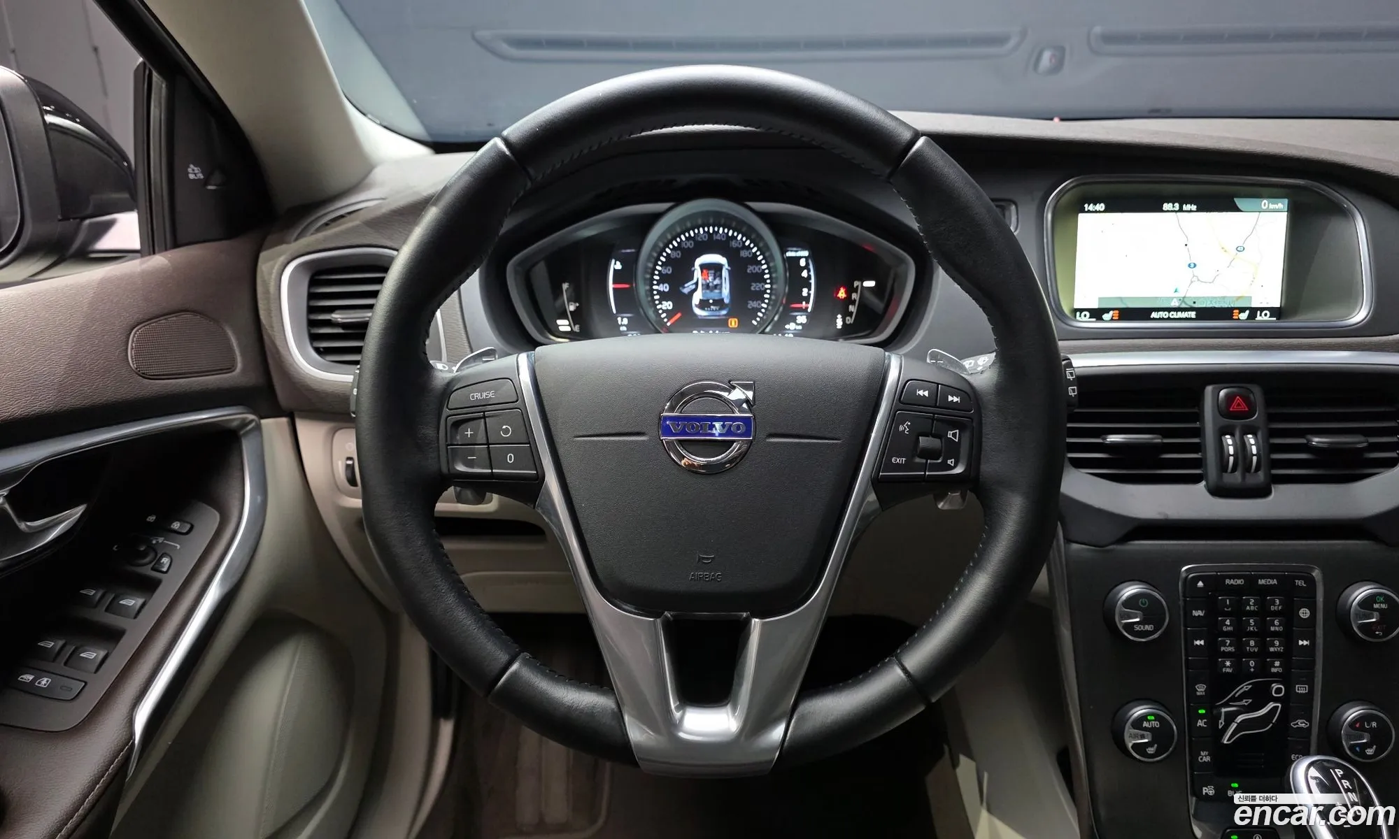 Volvo V40 2016 YV1MV40LDG2316077 — 27