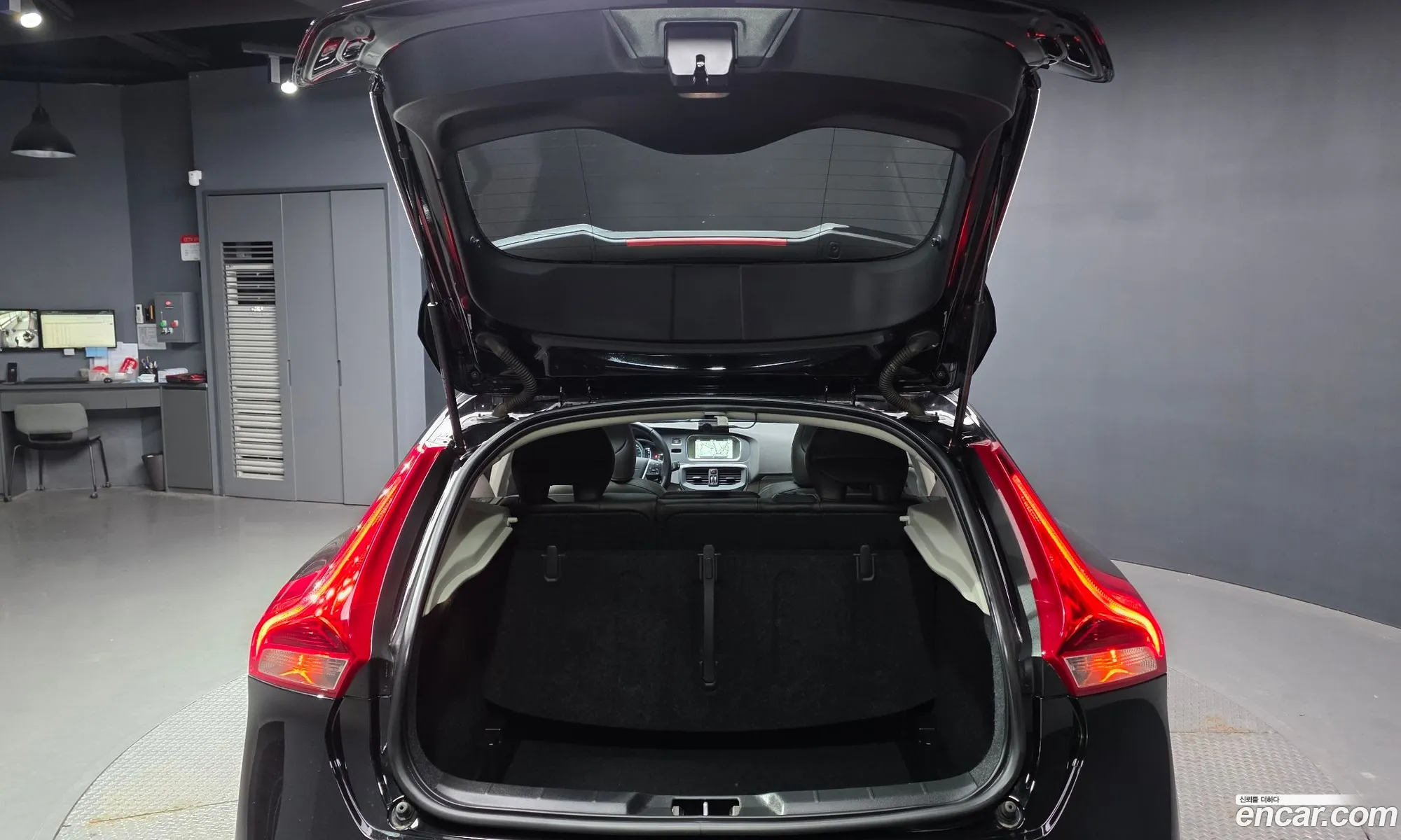 Volvo V40 2016 YV1MV40LDG2316077 — 13
