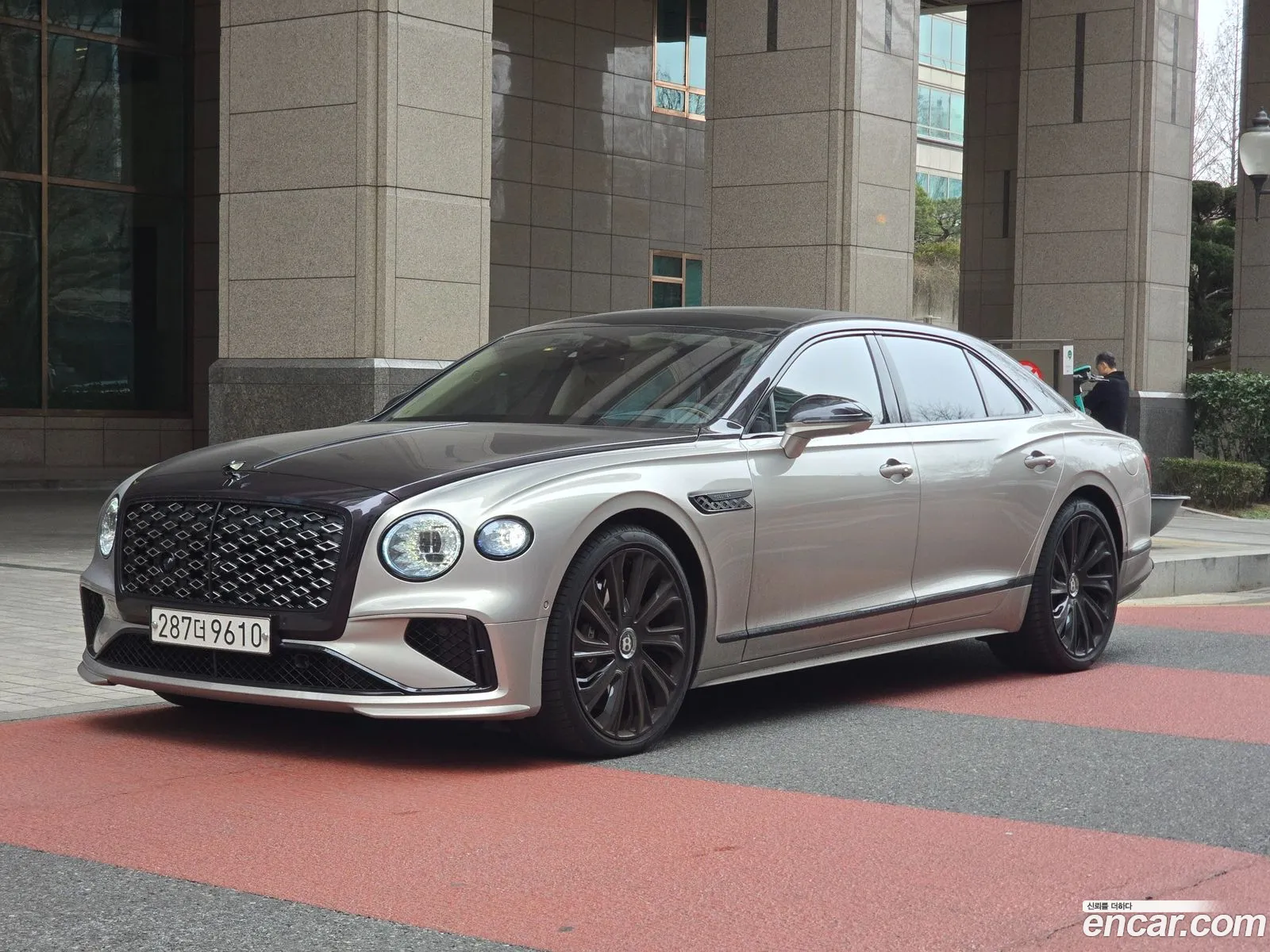 Bentley Flying Spur 2025 — 19