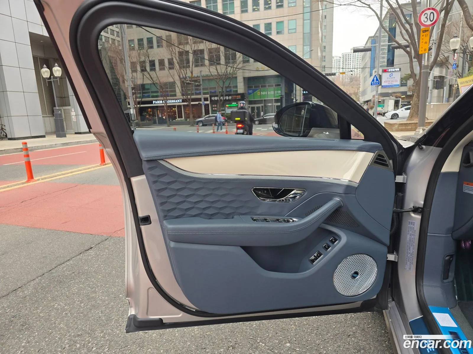 Bentley Flying Spur 2025 — 20