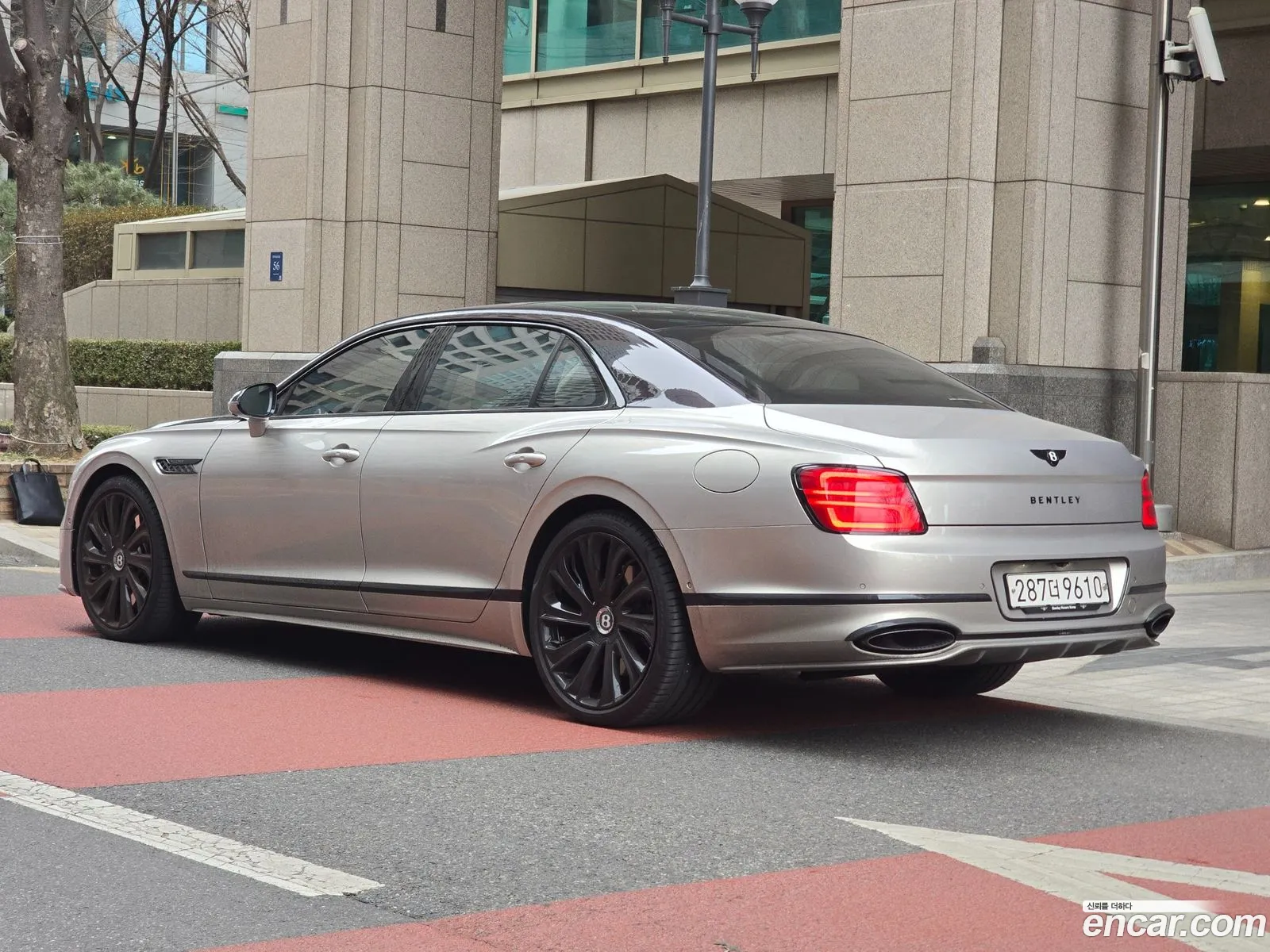 Bentley Flying Spur 2025 — 8