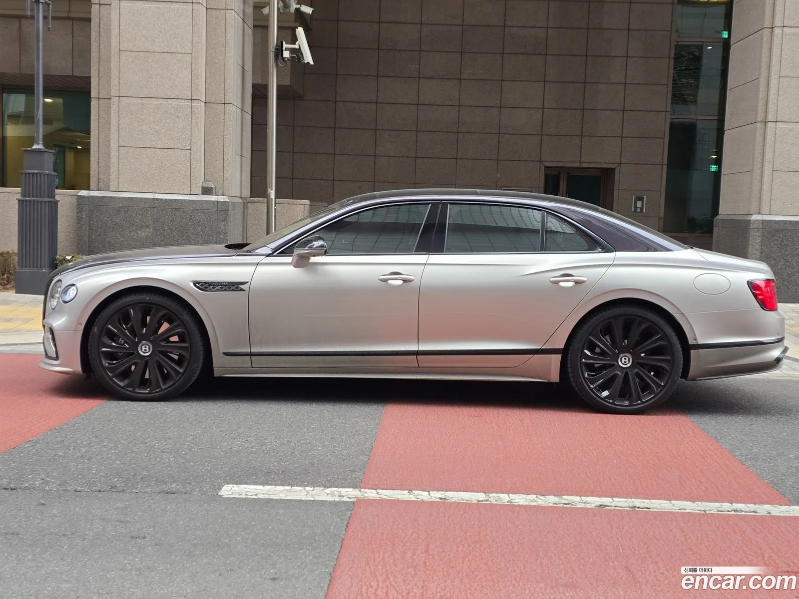 Bentley Flying Spur 2025 — 16
