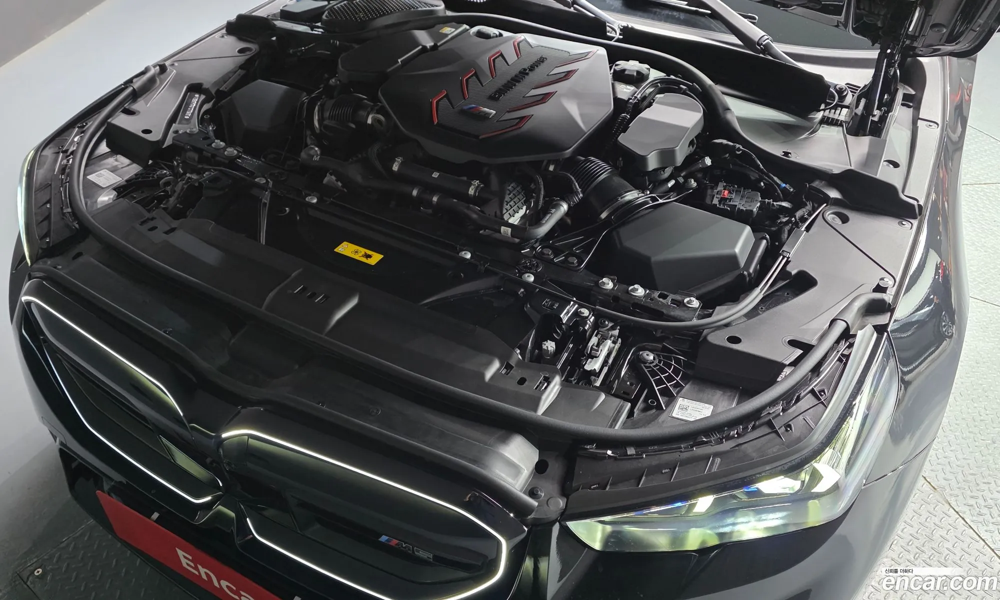 BMW M5 2025 WBS81FK03TCV75351 — 32
