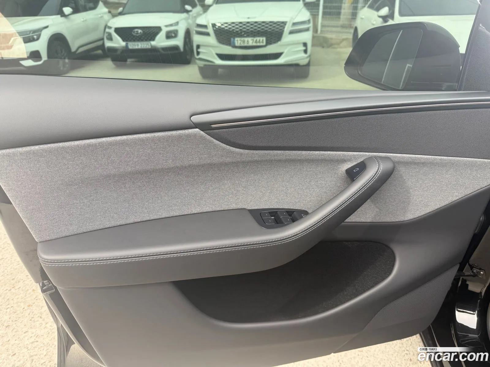 Tesla Model Y 2026 — 17