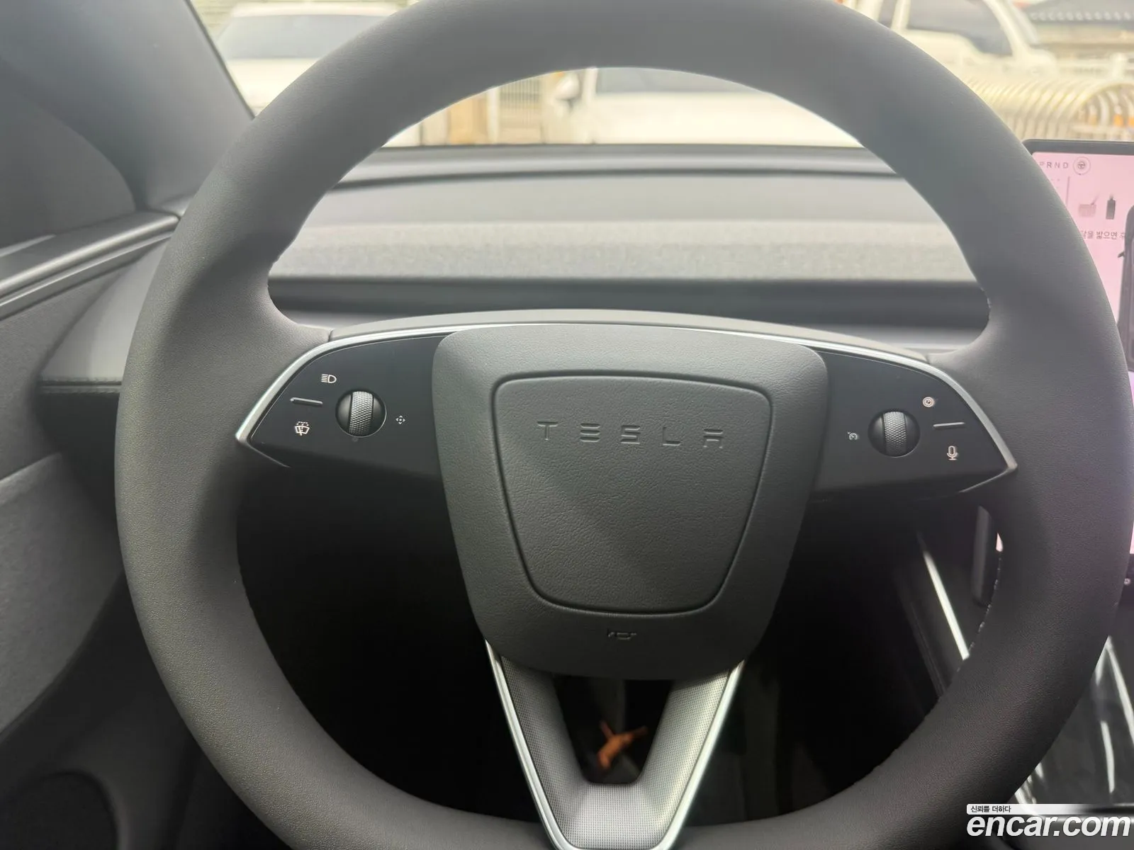 Tesla Model Y 2026 — 18