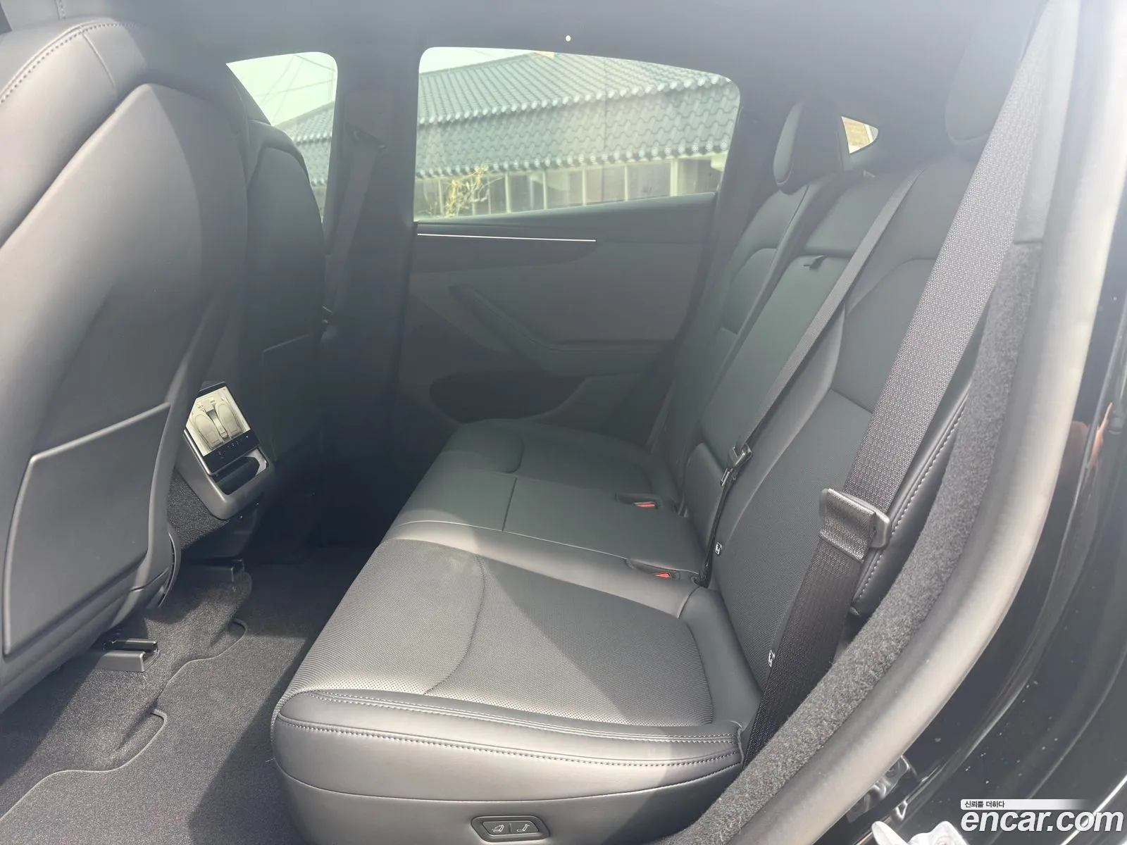 Tesla Model Y 2026 — 3
