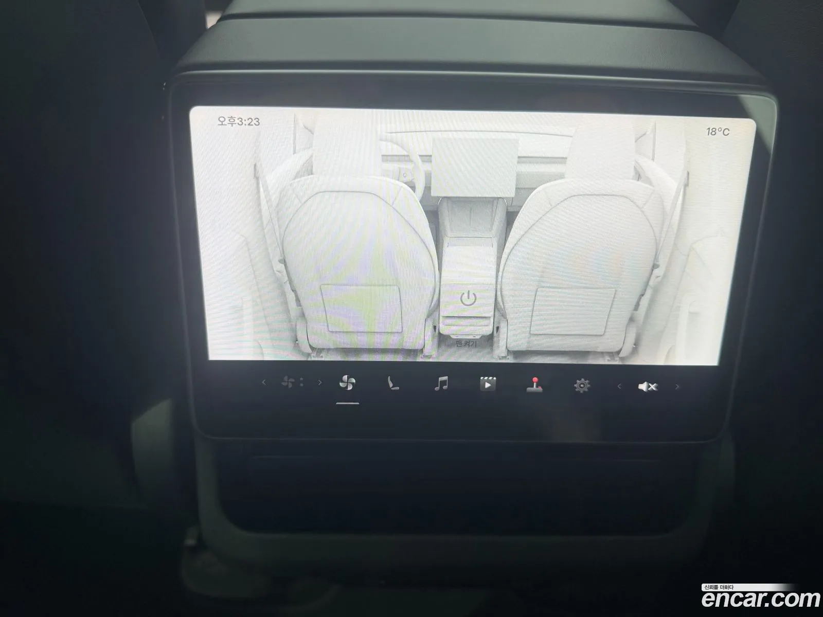 Tesla Model Y 2026 — 15