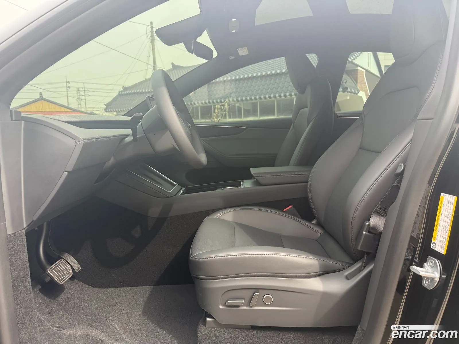 Tesla Model Y 2026 — 16