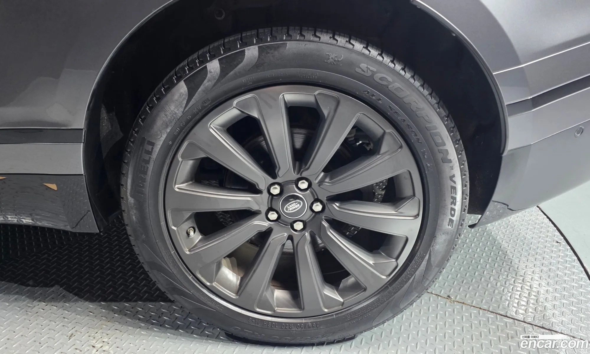 Land Rover Range Rover Velar 2017 — 16