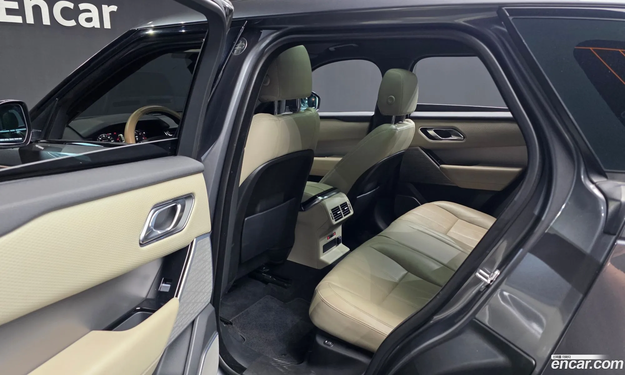 Land Rover Range Rover Velar 2017 — 19
