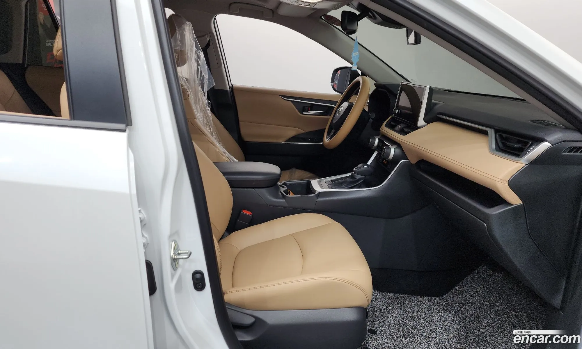 Toyota RAV4 2025 JTMX2RFVXSD196007 — 14