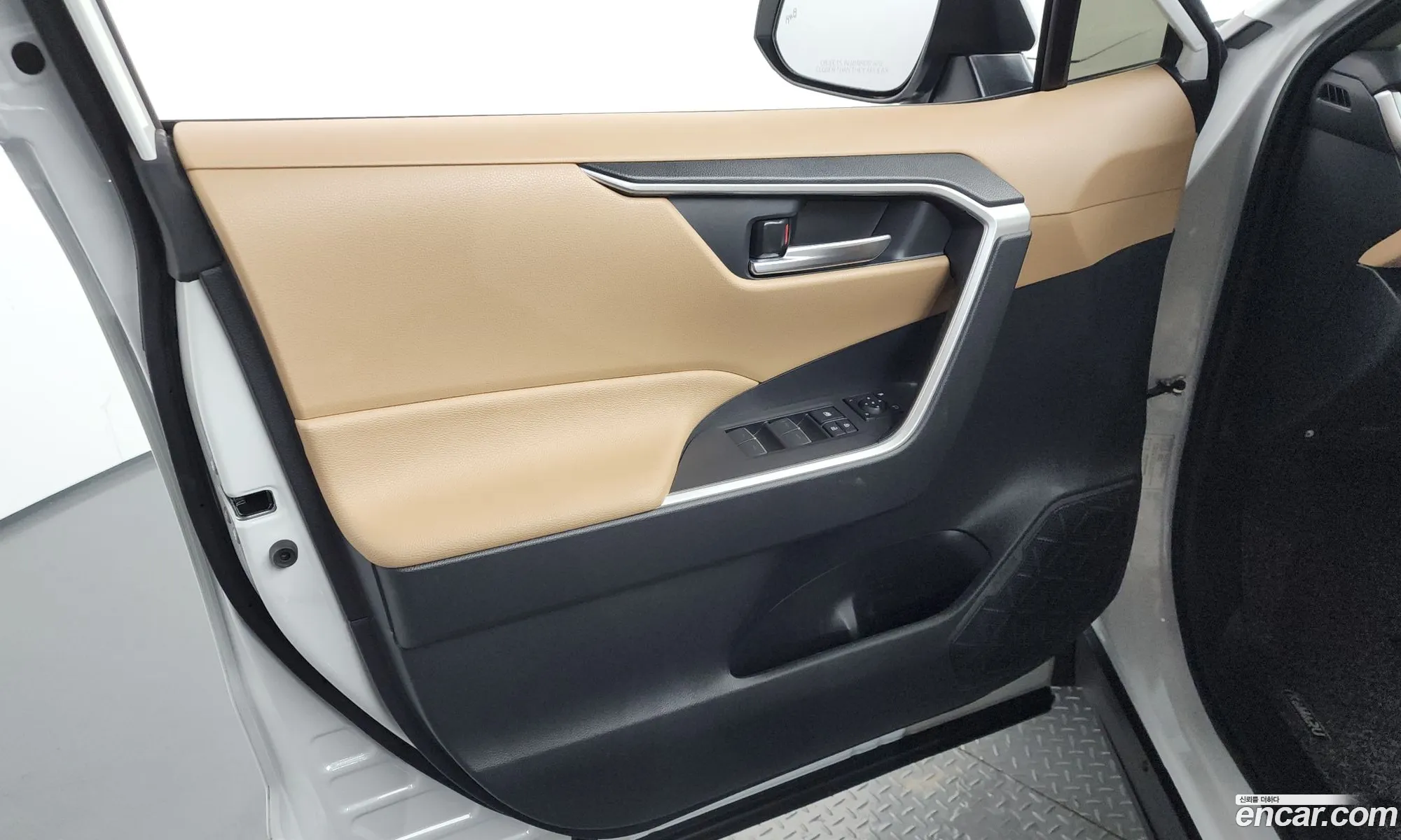Toyota RAV4 2025 JTMX2RFVXSD196007 — 23