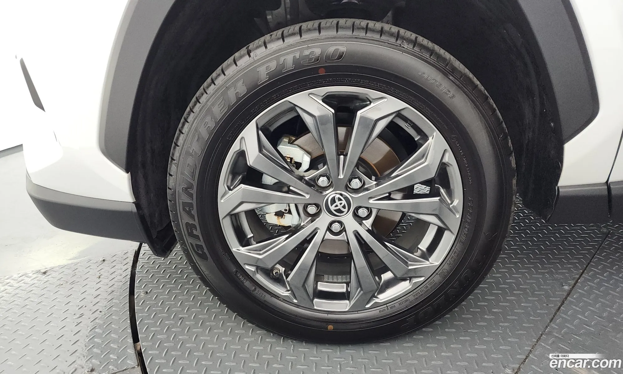 Toyota RAV4 2025 JTMX2RFVXSD196007 — 9