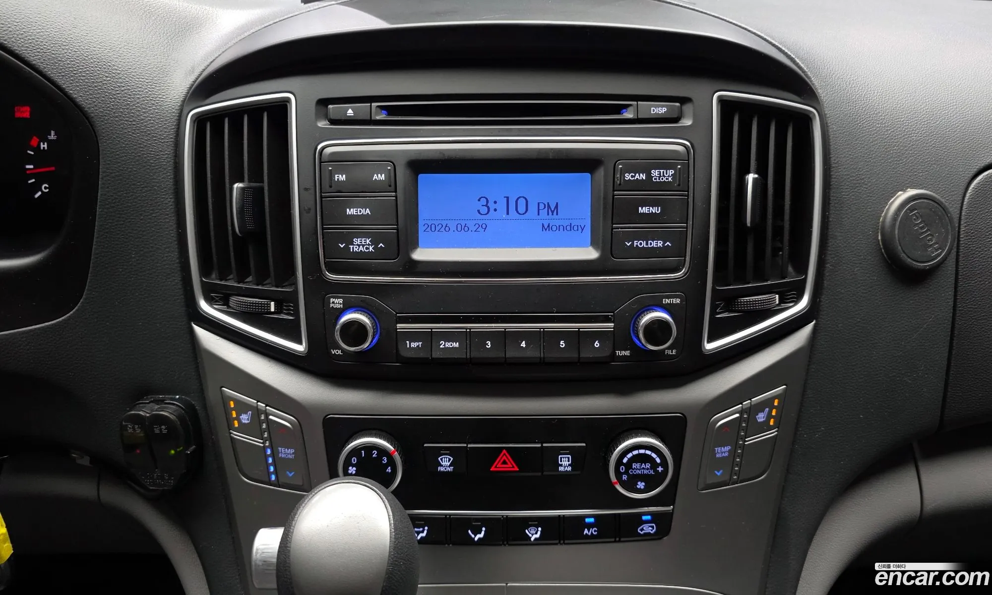 Hyundai Grand Starex 2018 — 29