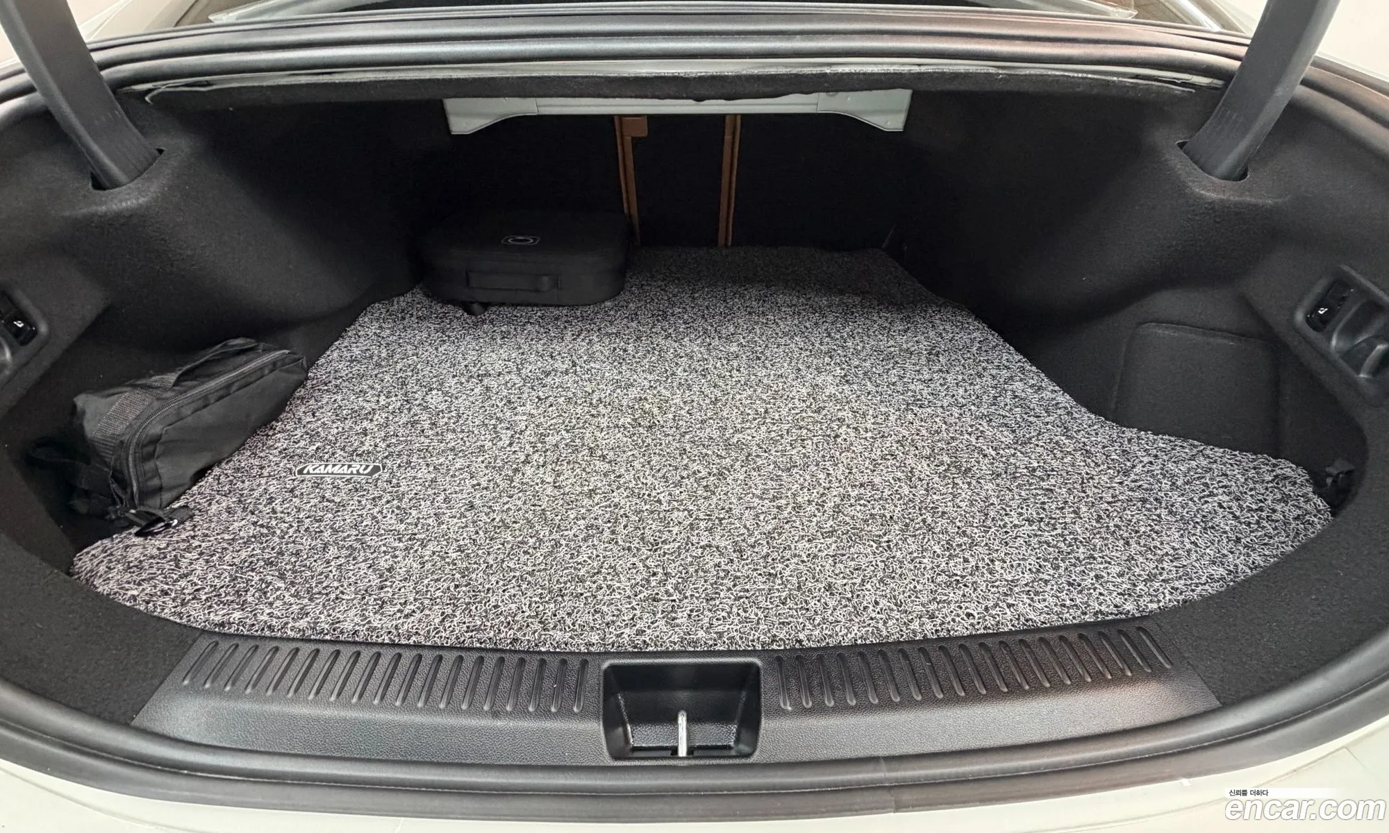 Mercedes-Benz E-Class W214 2025 — 11