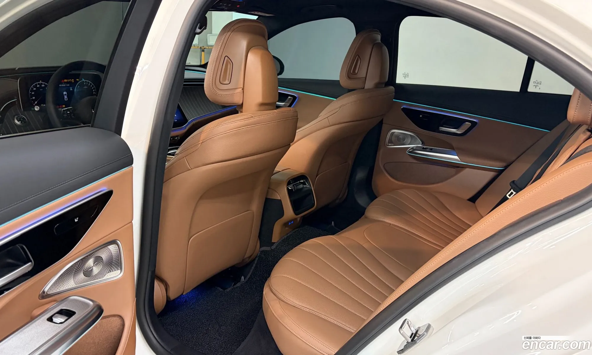 Mercedes-Benz E-Class W214 2025 — 13