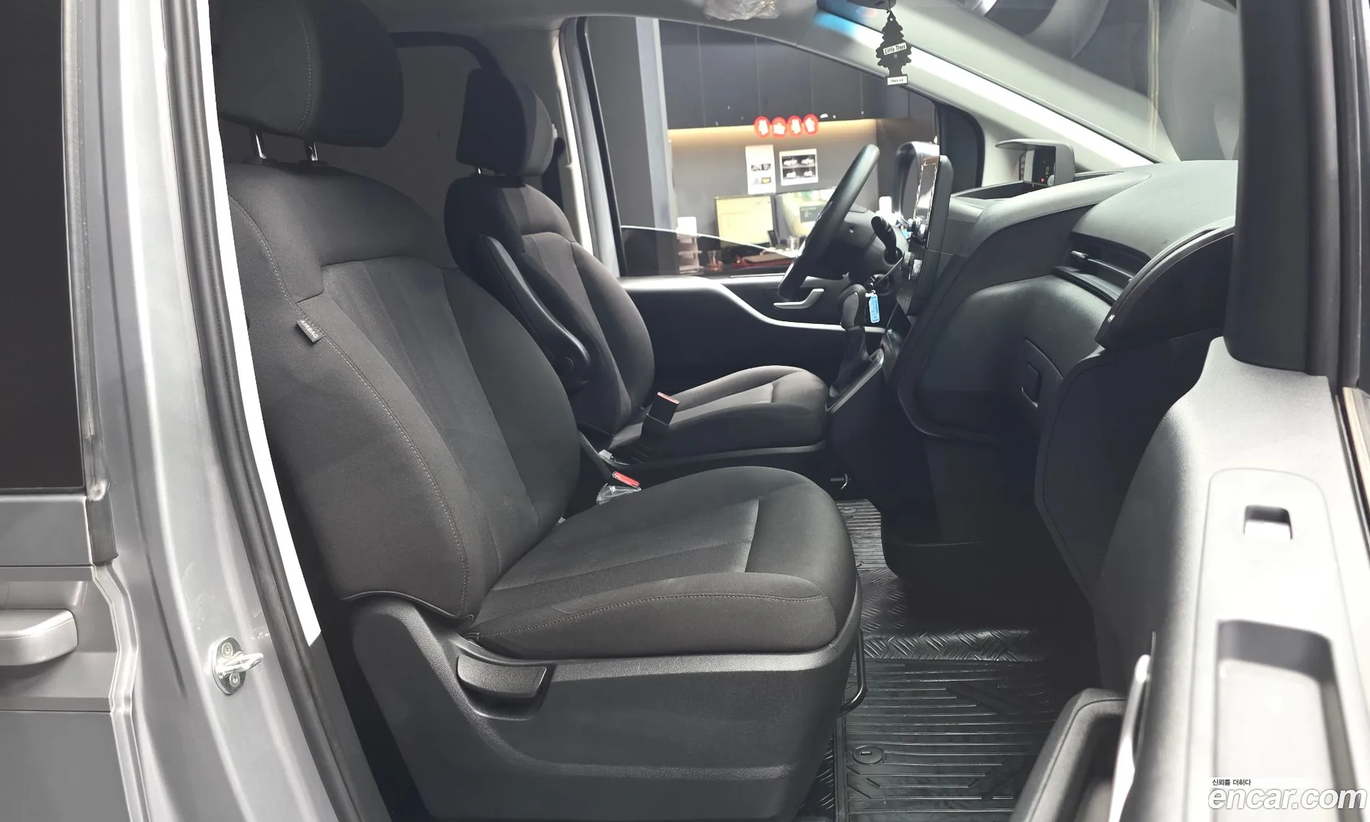 Hyundai Staria 2022 — 24