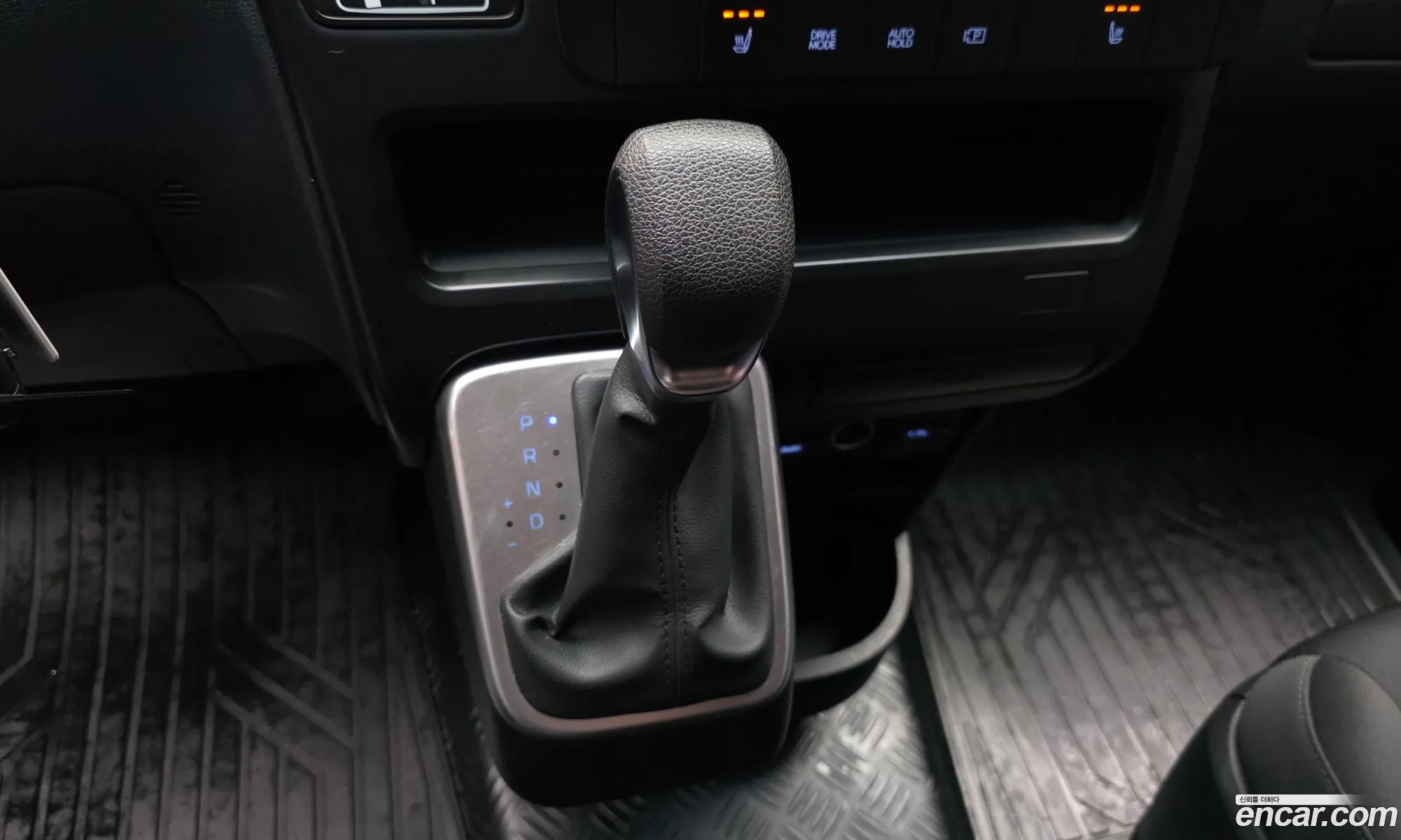 Hyundai Staria 2022 — 23