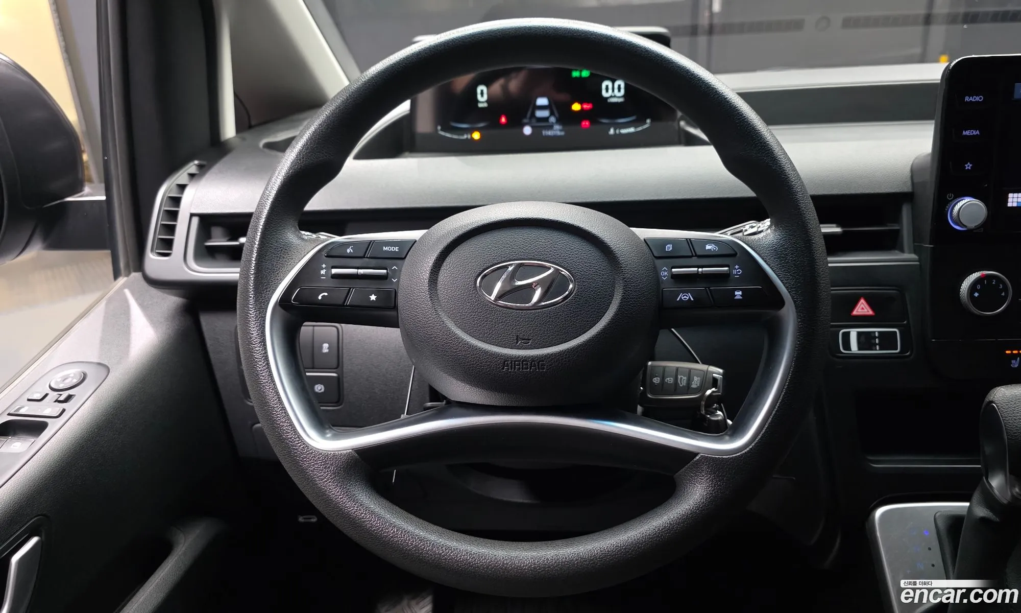 Hyundai Staria 2022 — 15