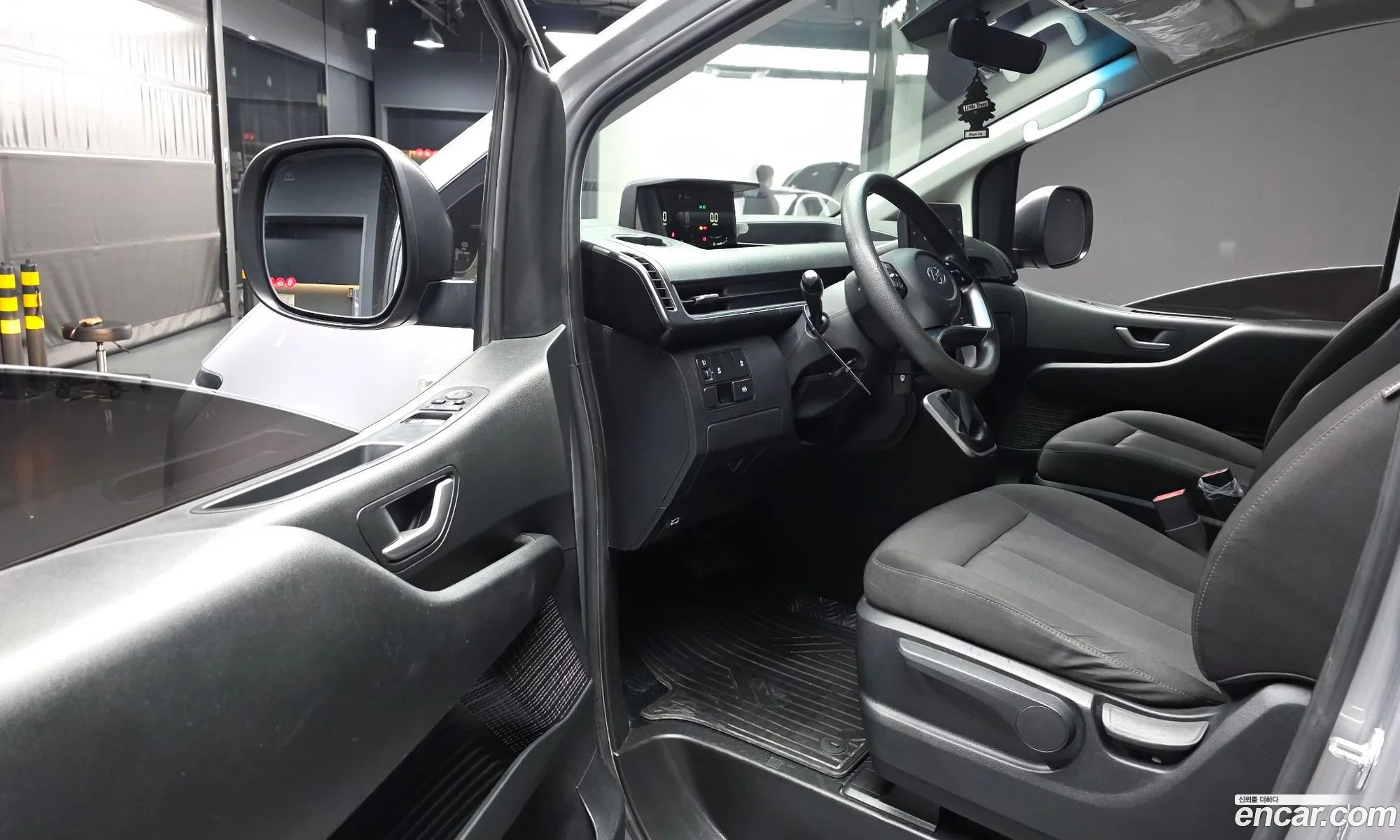 Hyundai Staria 2022 — 28