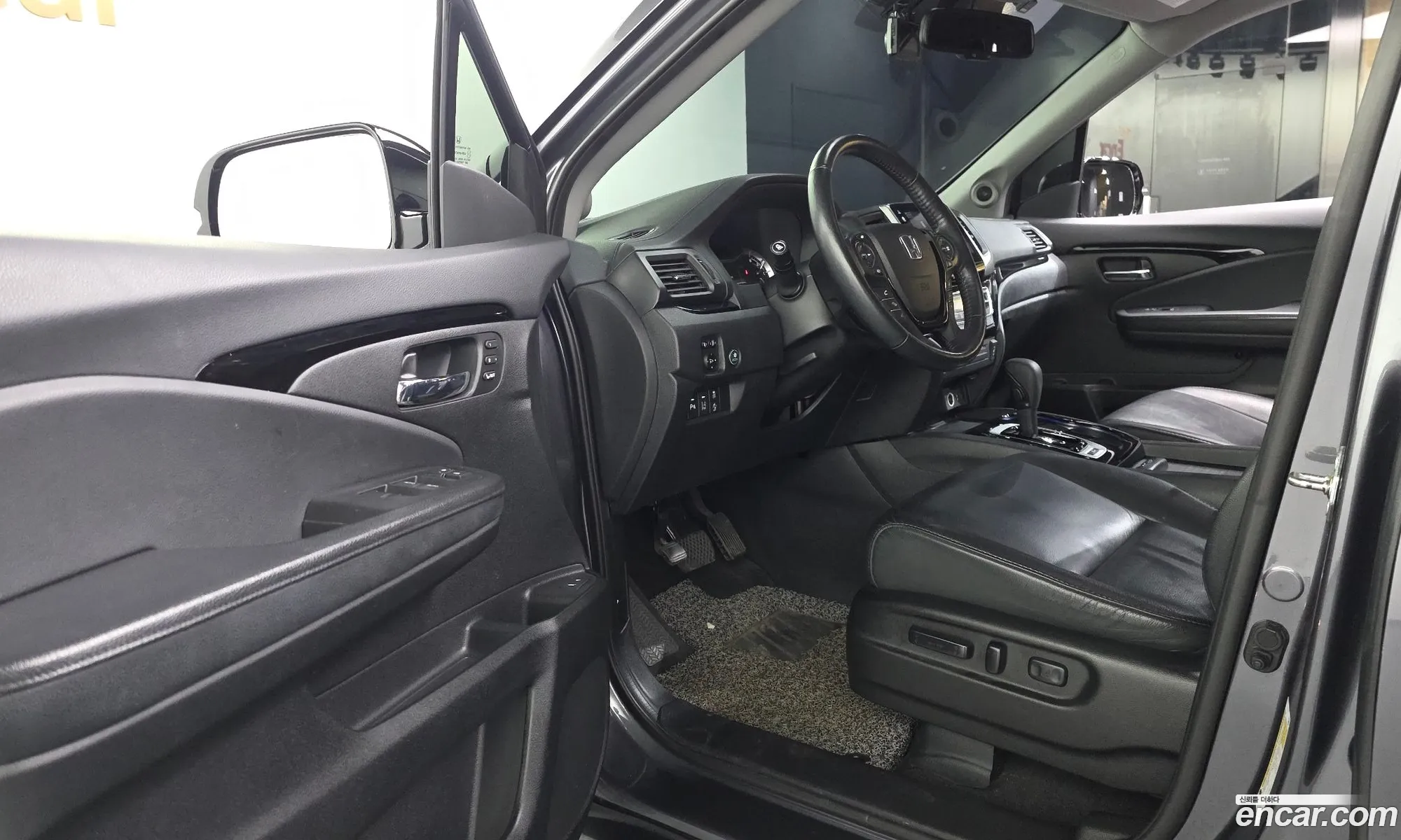Honda Pilot 2018 5FNYF6850JB200505 — 25