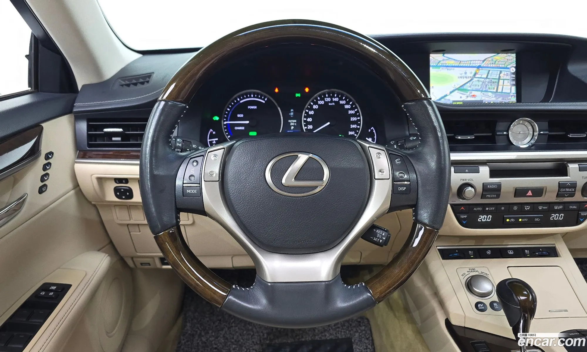 Lexus ES300h 2013 — 18