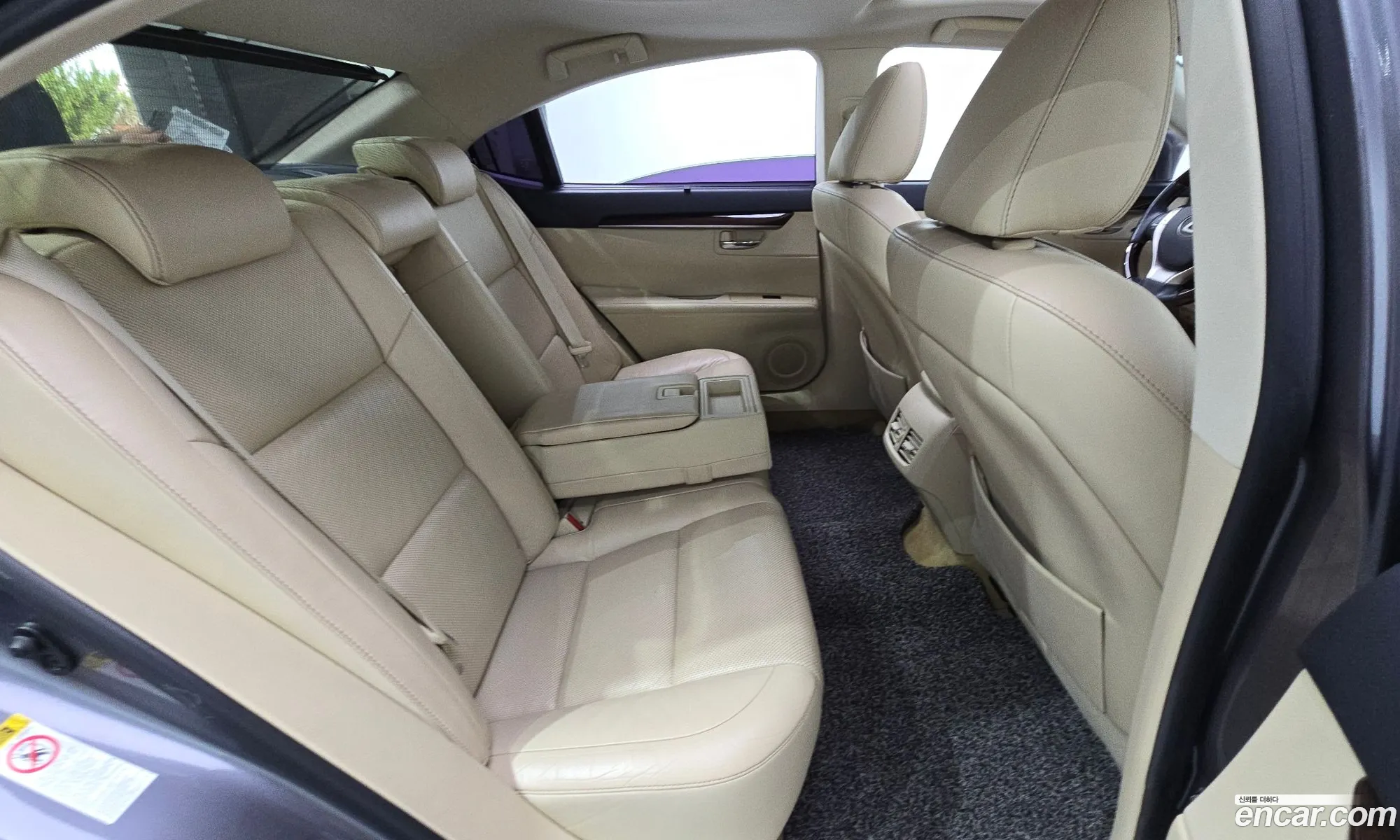 Lexus ES300h 2013 — 16