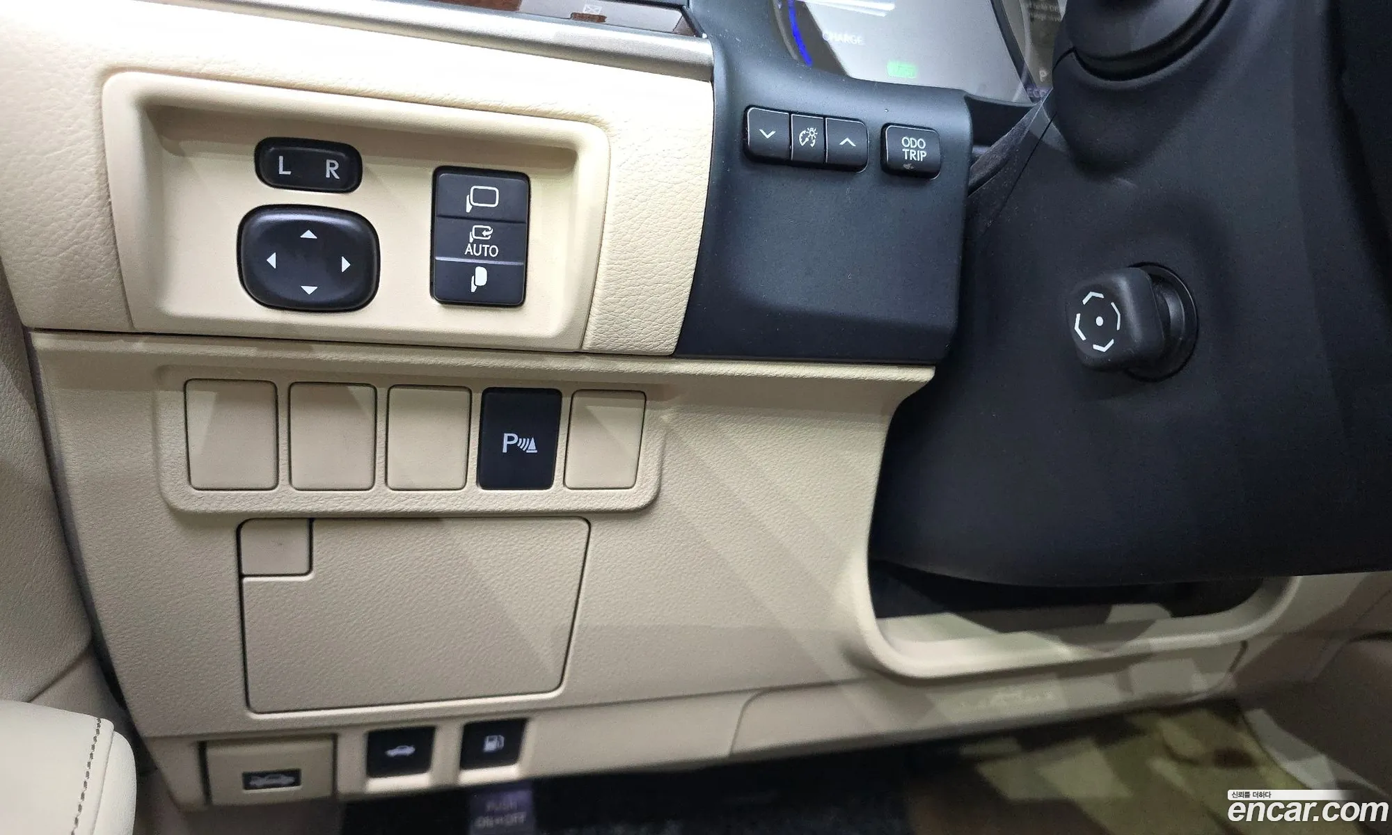 Lexus ES300h 2013 — 17