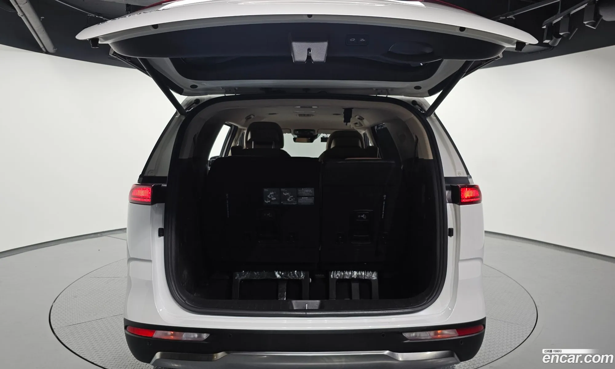 Kia Carnival 2021 — 4