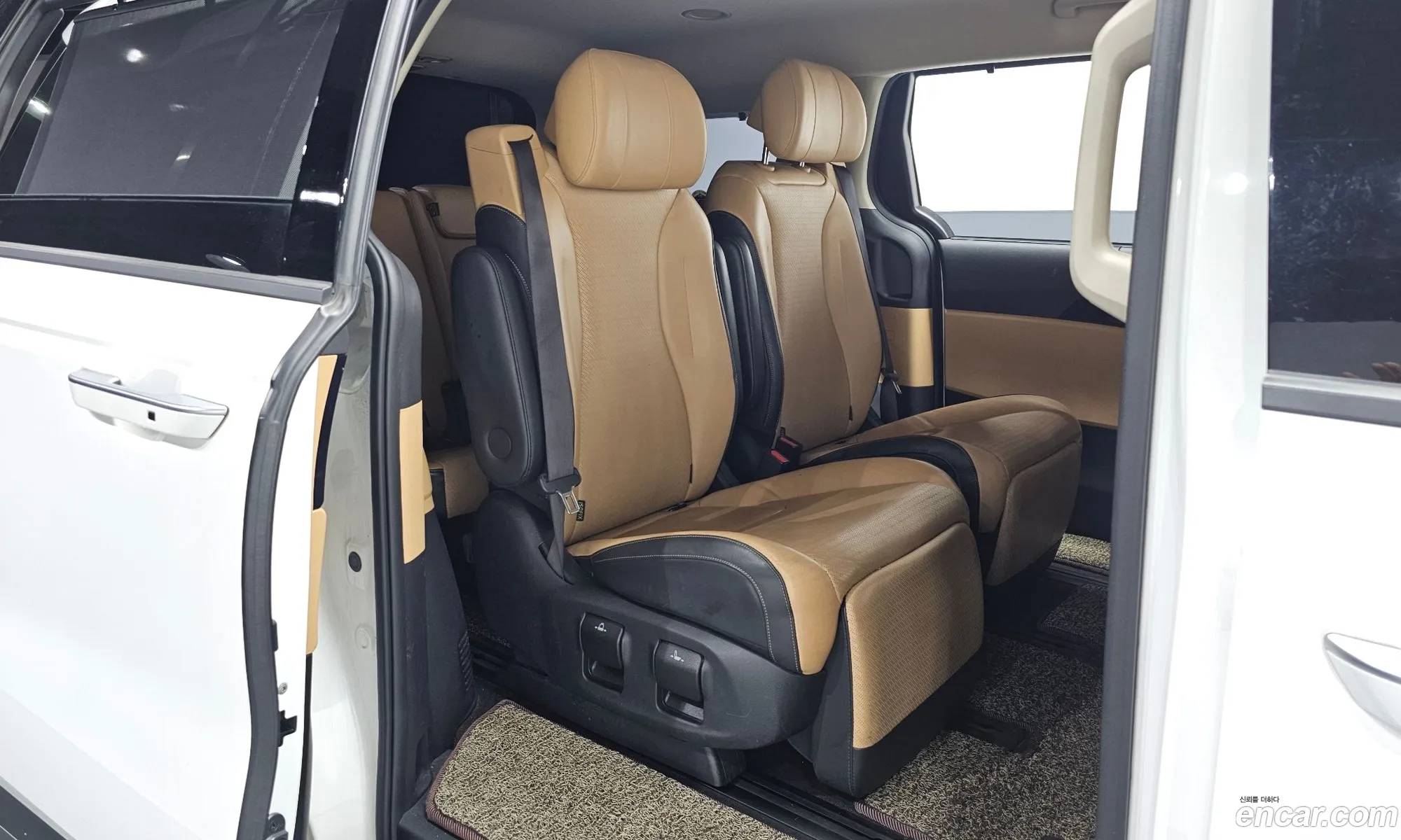 Kia Carnival 2021 — 10